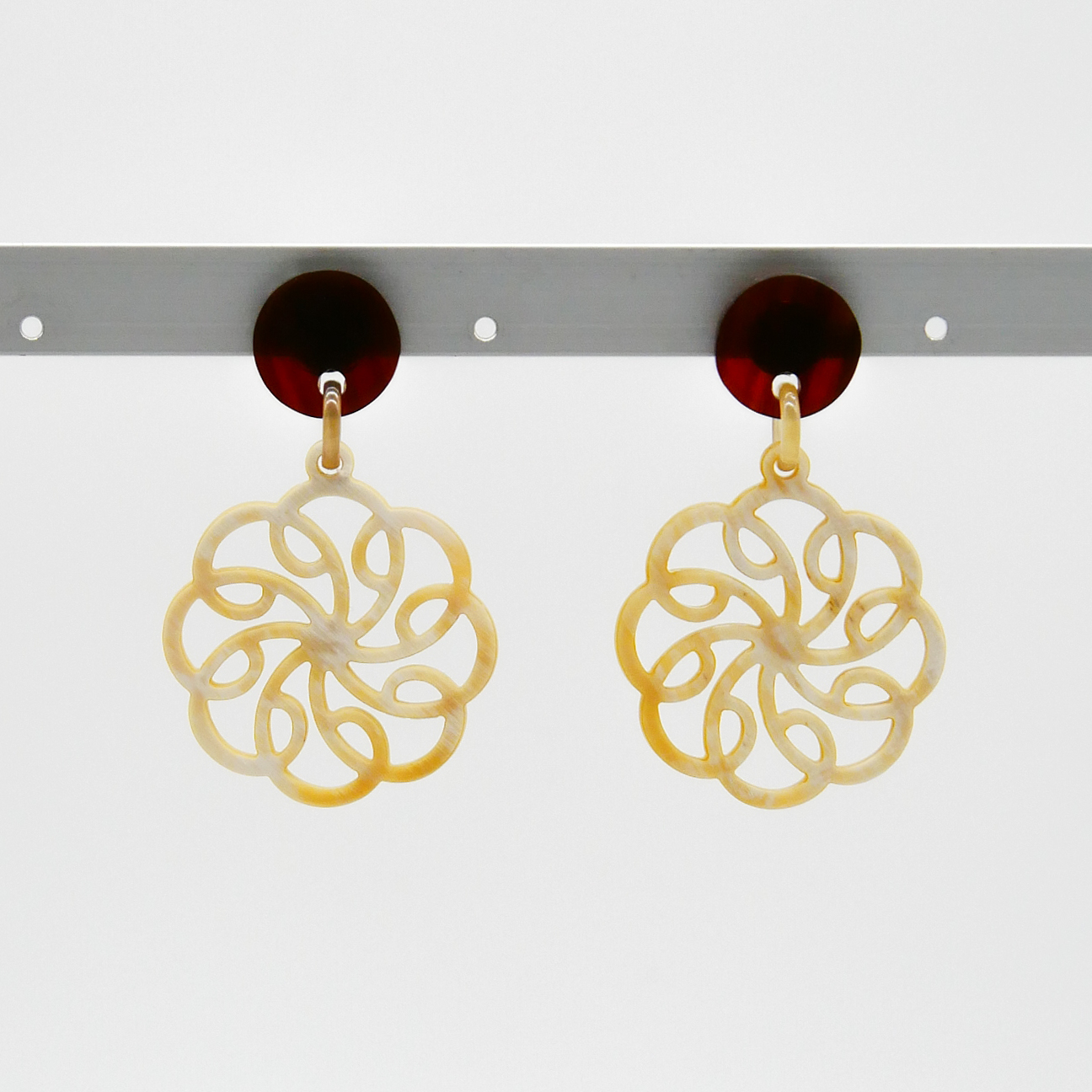  "Craft Art" Ohrring "Mandala" Ø ca. 45 mm, braunes und weißes Horn