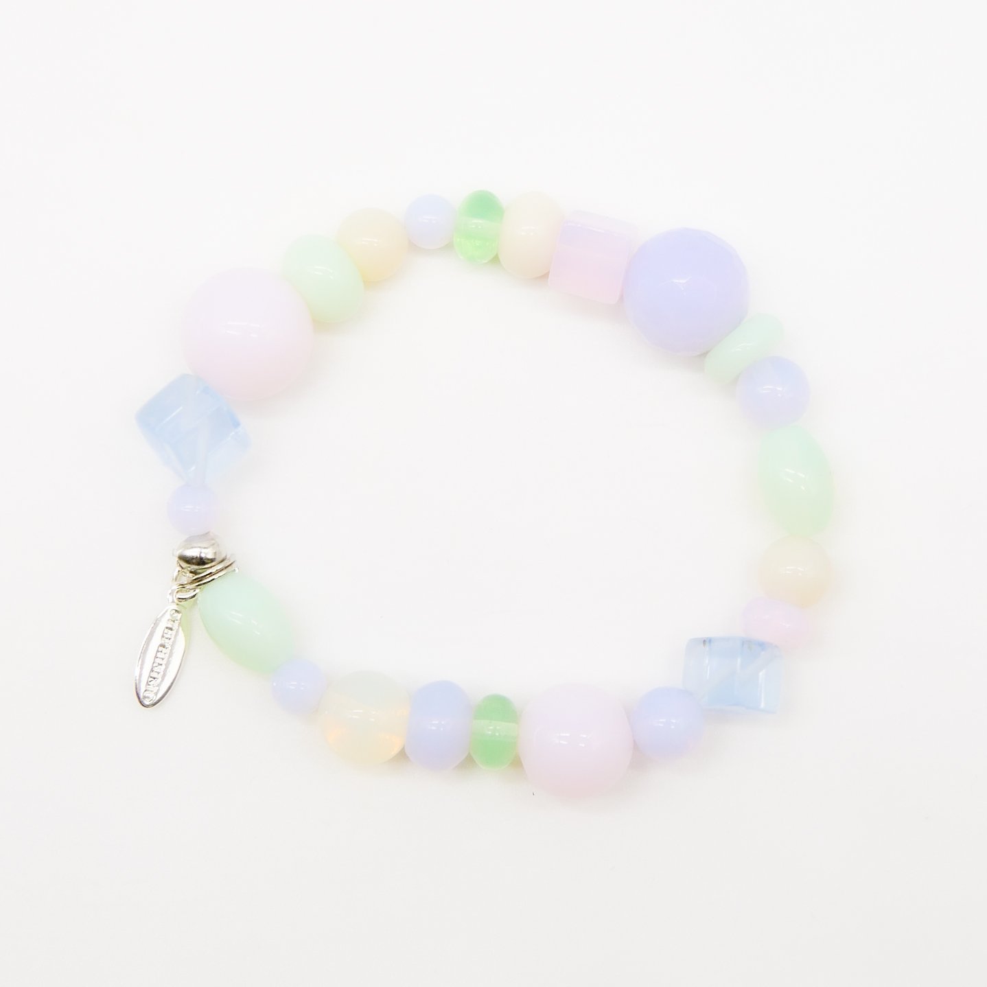 "Summer Feeling", Armband aus verschiedenen Formen, Glas- und Resin Perlen, opal-pas