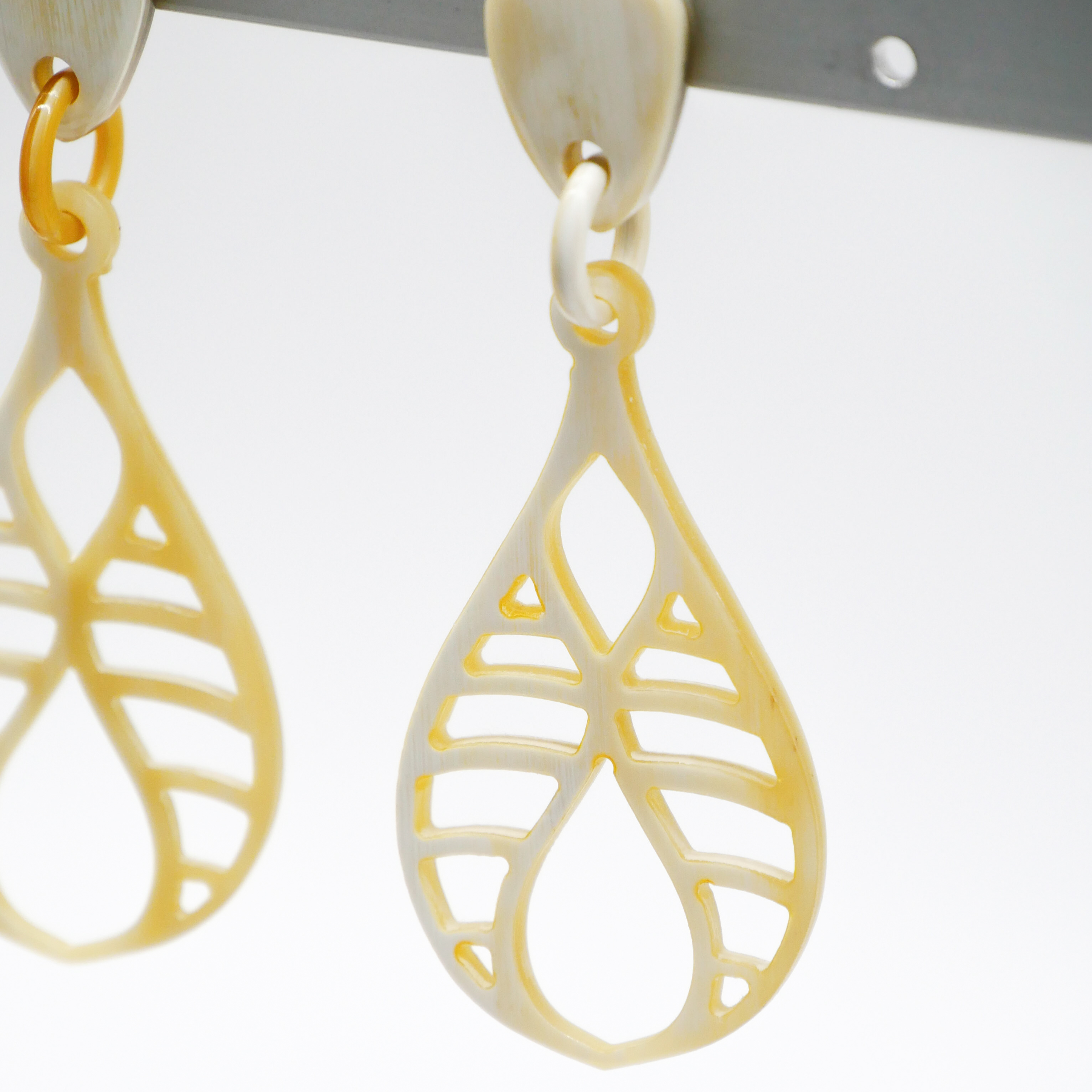  "Craft Art" Ohrring "Pendel" weißes Horn