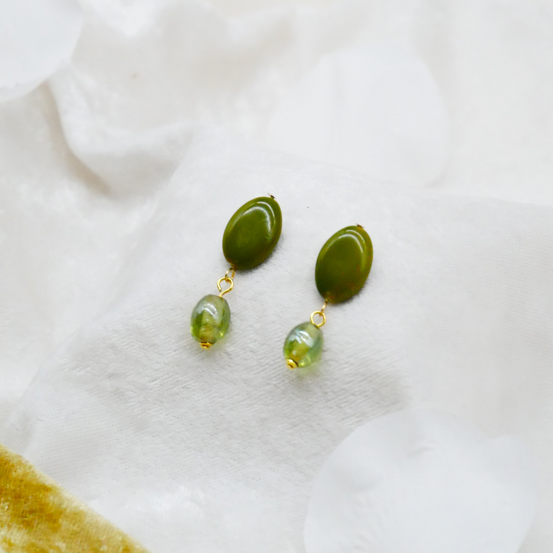 "Summer-Feeling"  Ohrring aus verschiedenen Formen, Glas- und Resin Perlen, grün