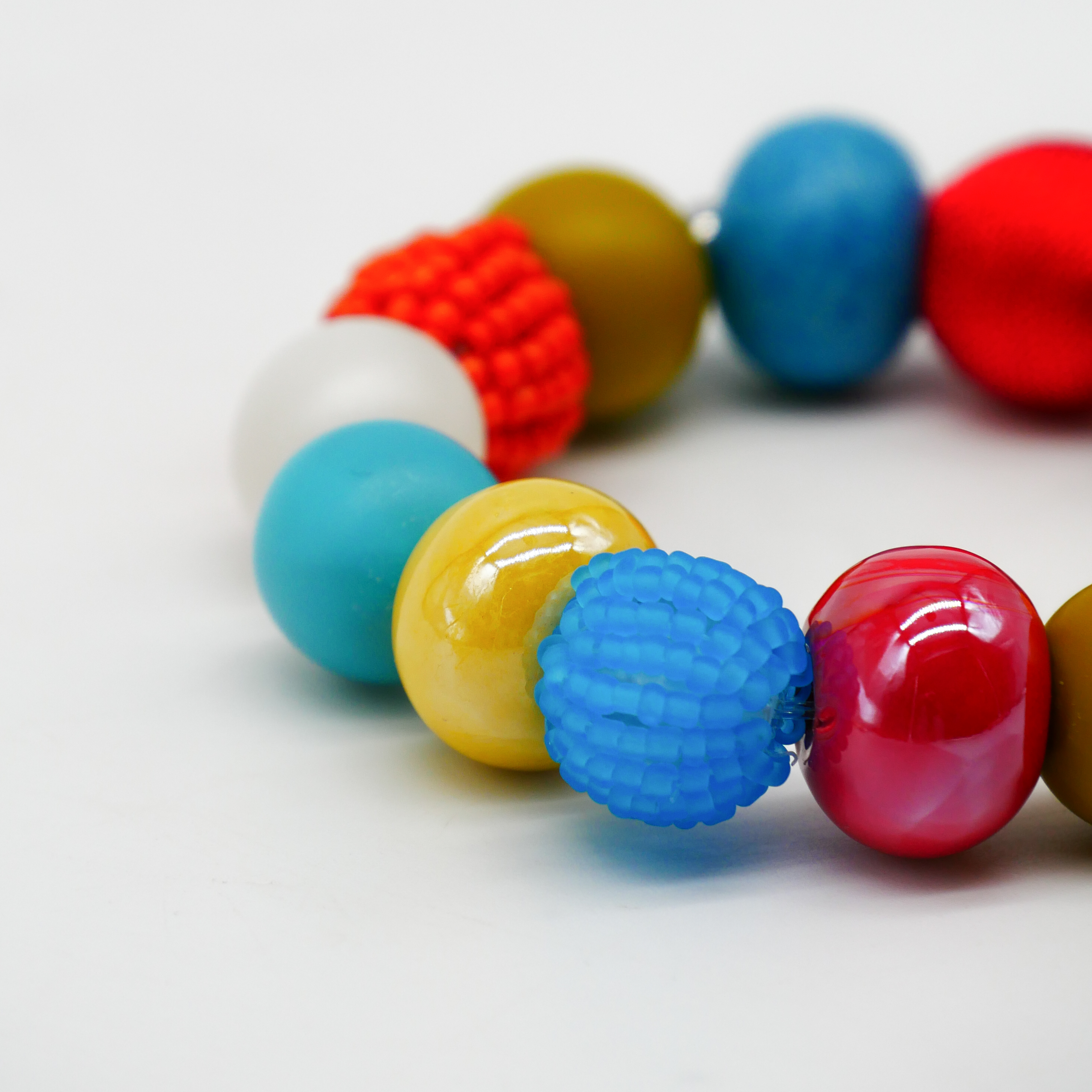  "Bollywood" Armband auf Gummi, bunt