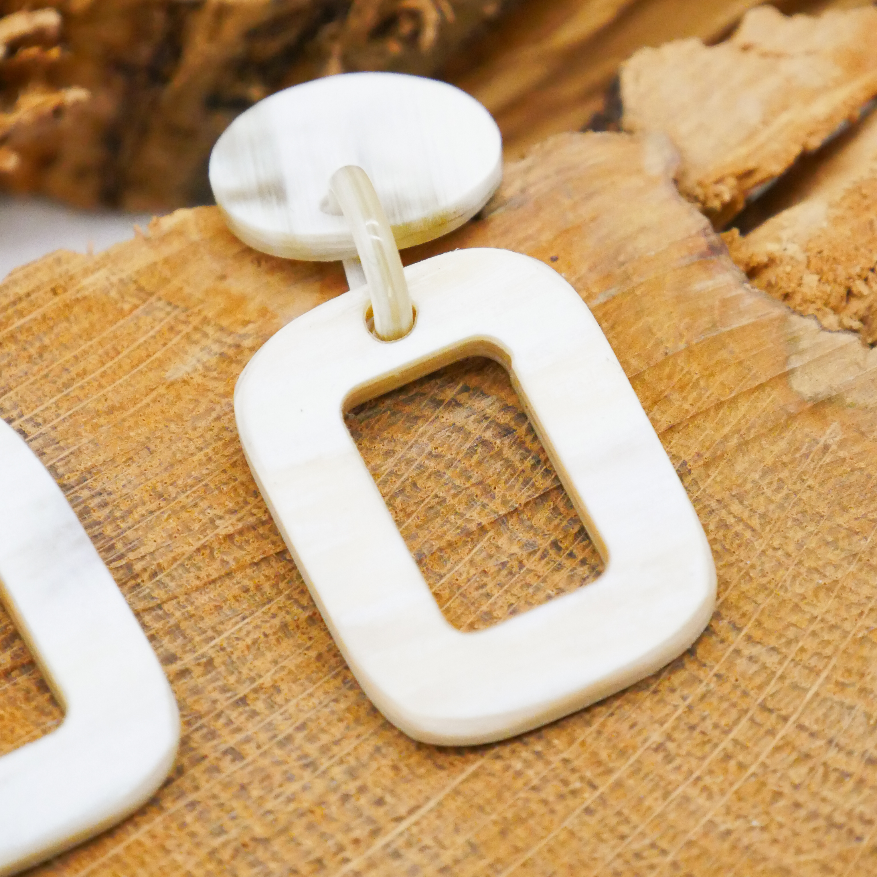  "Craft-Art", Ohrring Rechteck ca. 30 x 23 mm white Horn