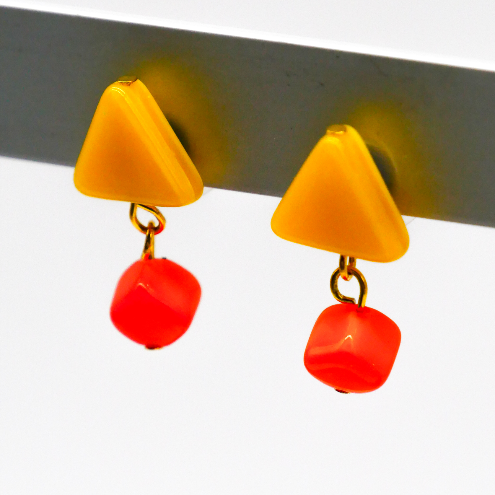 "Summer-Feeling"  Ohrring aus verschiedenen Formen, Glas- und Resin Perlen, gelb-orange