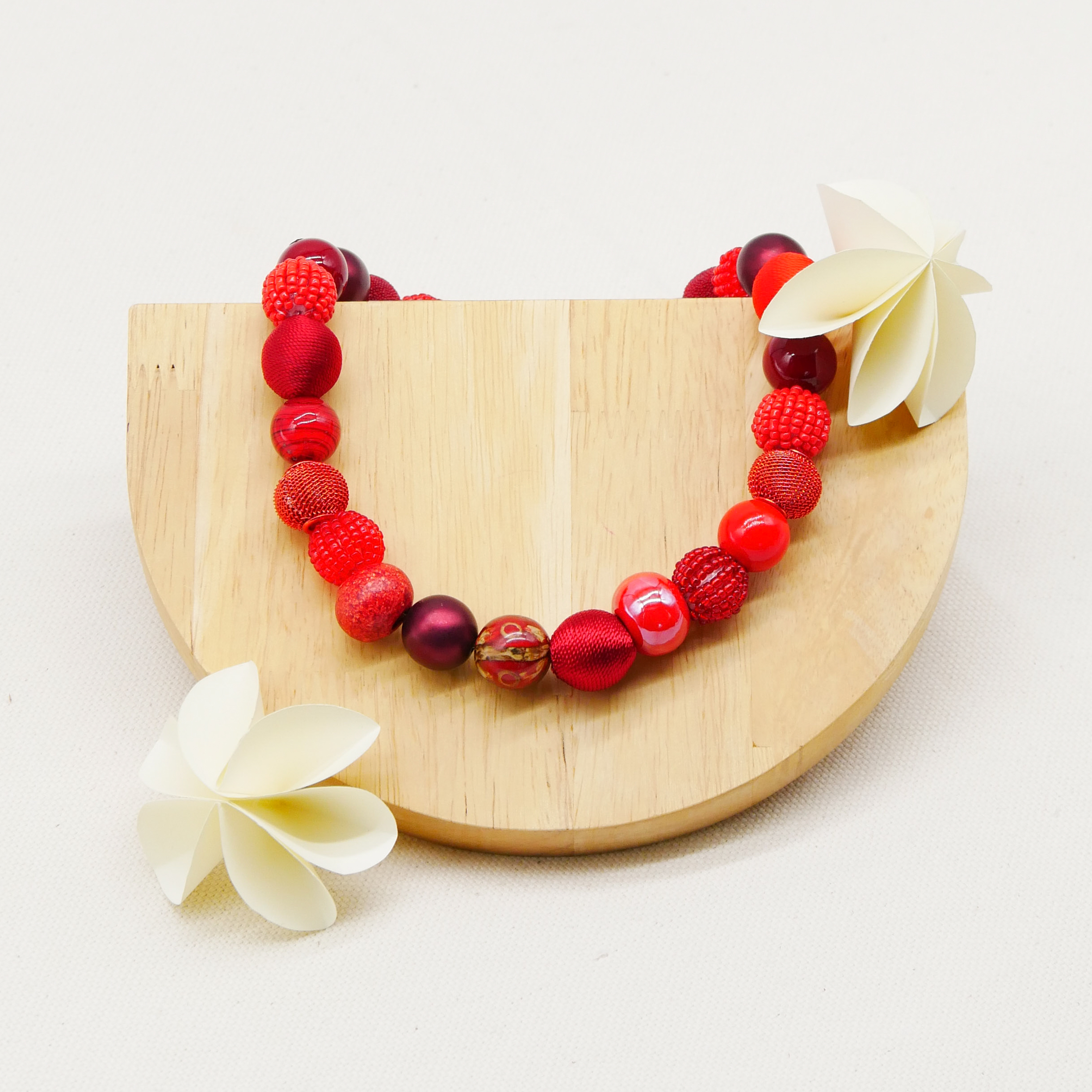 "New Bowls" necklace, bordeaux