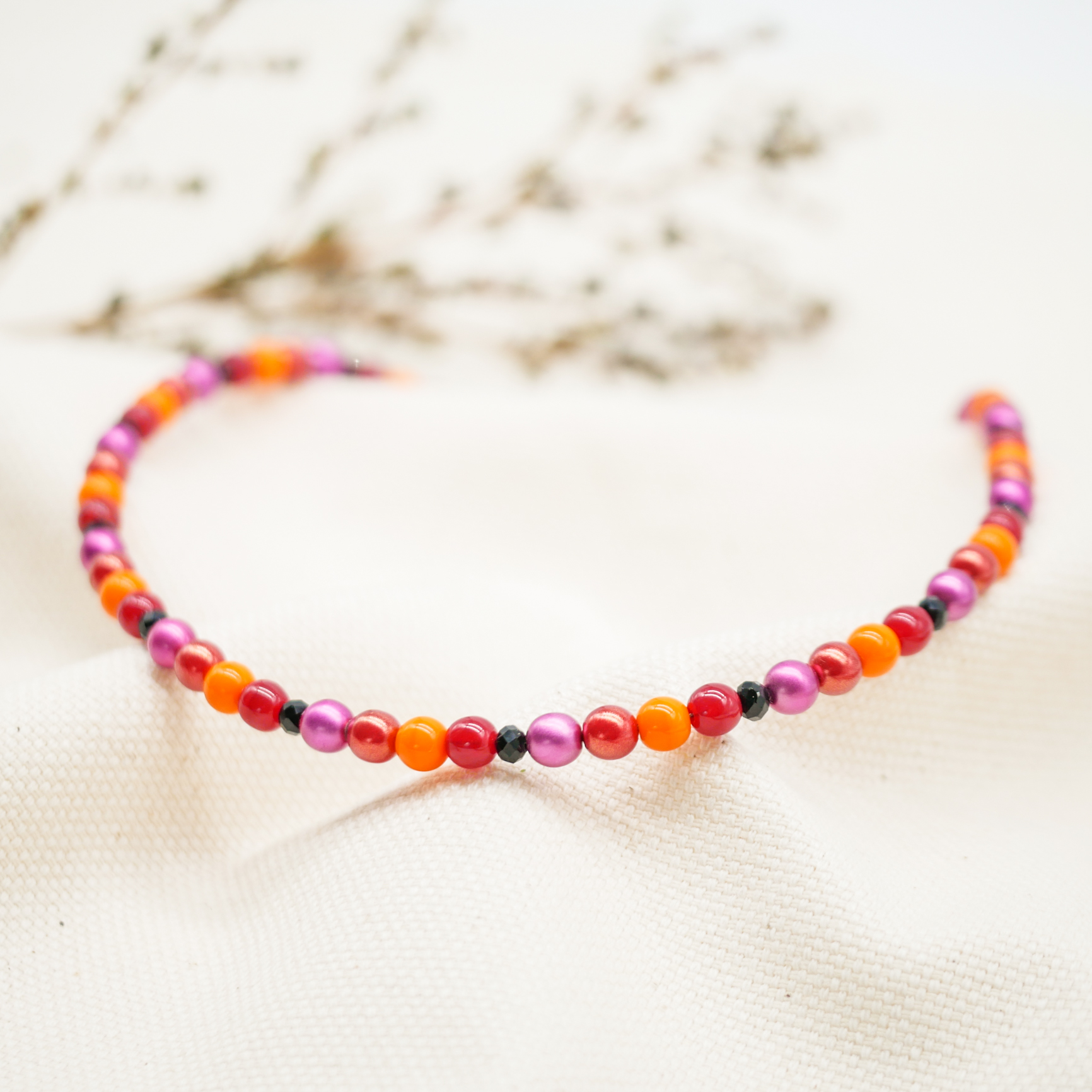 feine kurze Perlenkette, Ruby Sun