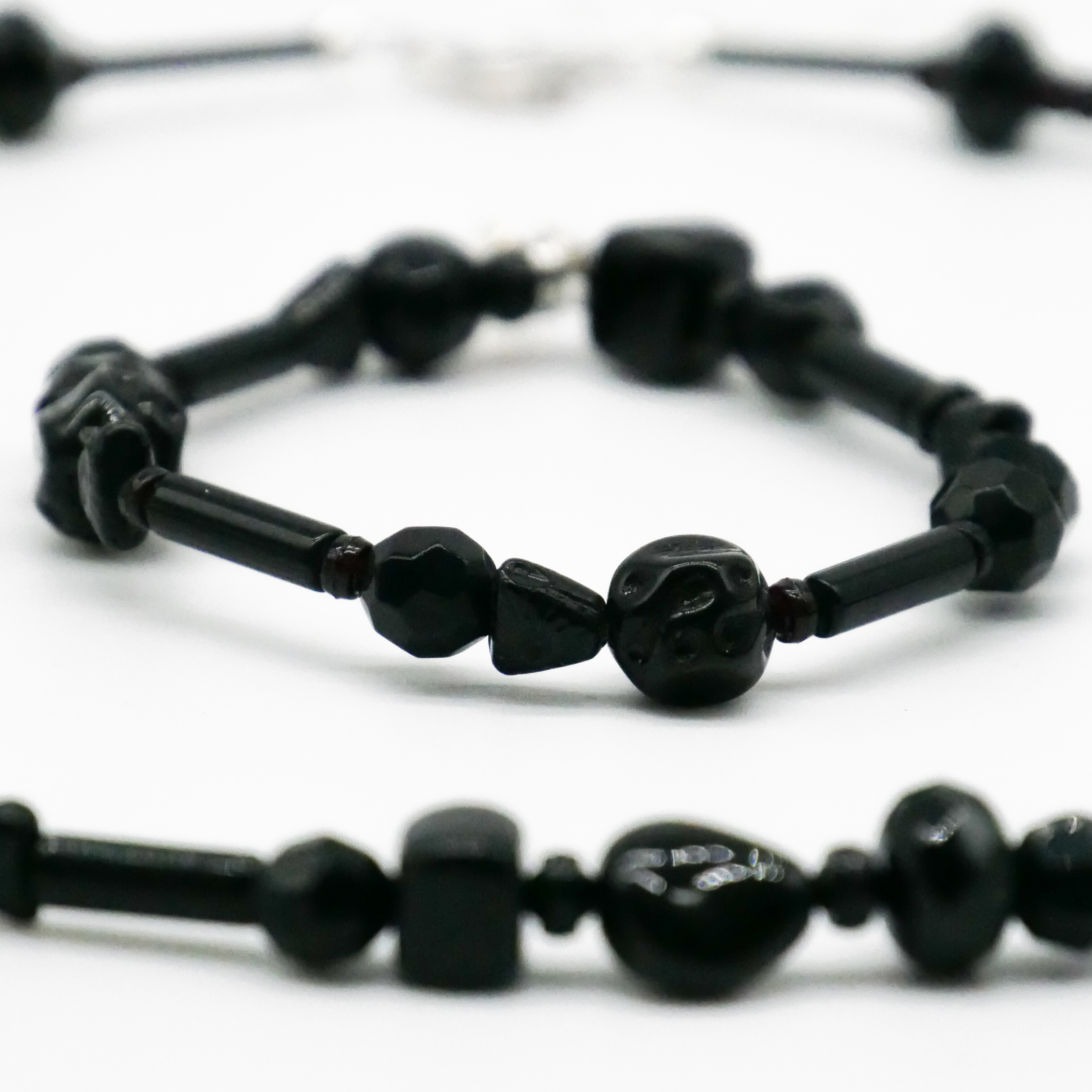  "Jet Schmuck" Kette ca. 48 cm schwarze Glasperlen, verschiedene Formen