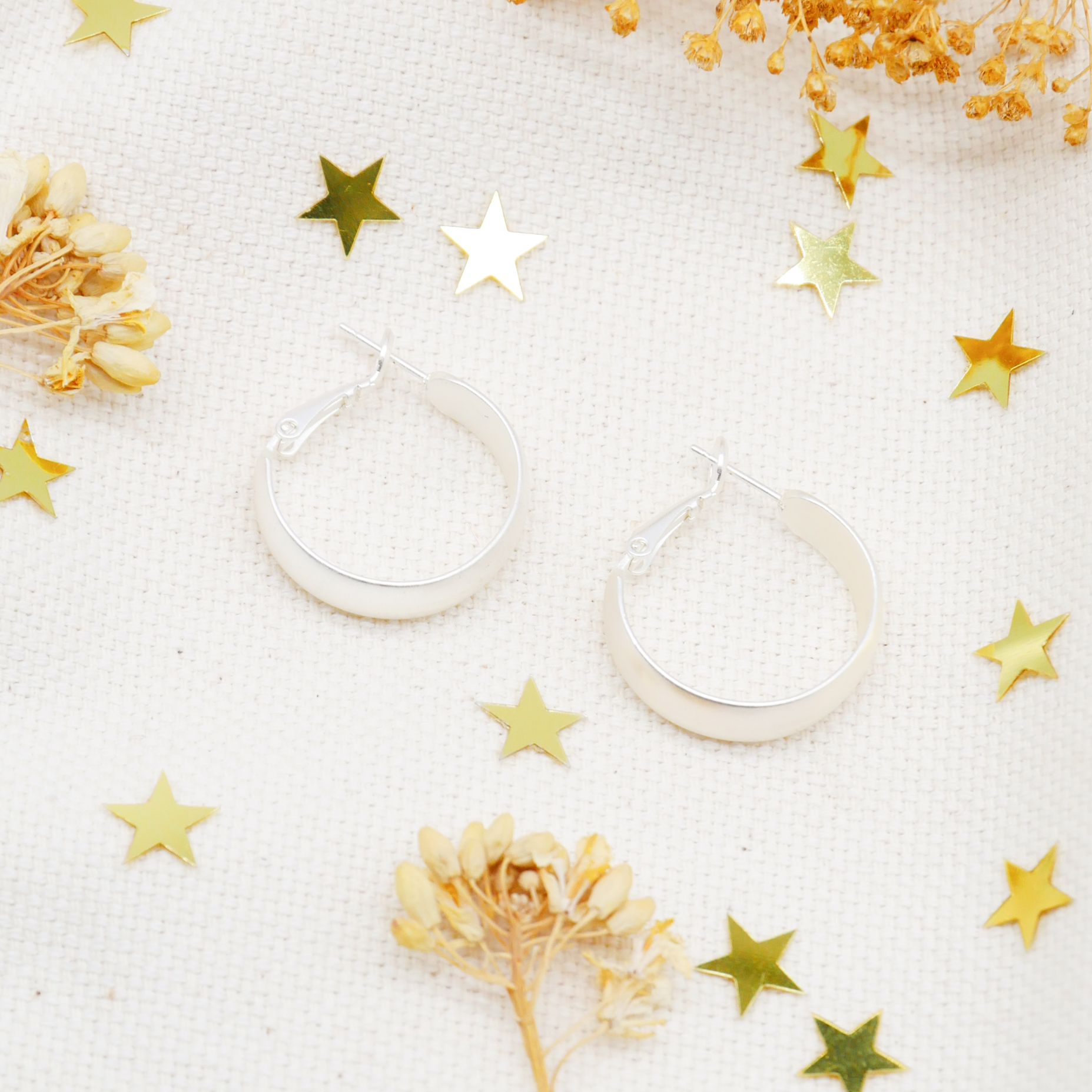 "Circle", runde Creole versilbert ca. 24 mm leicht gewölbt 