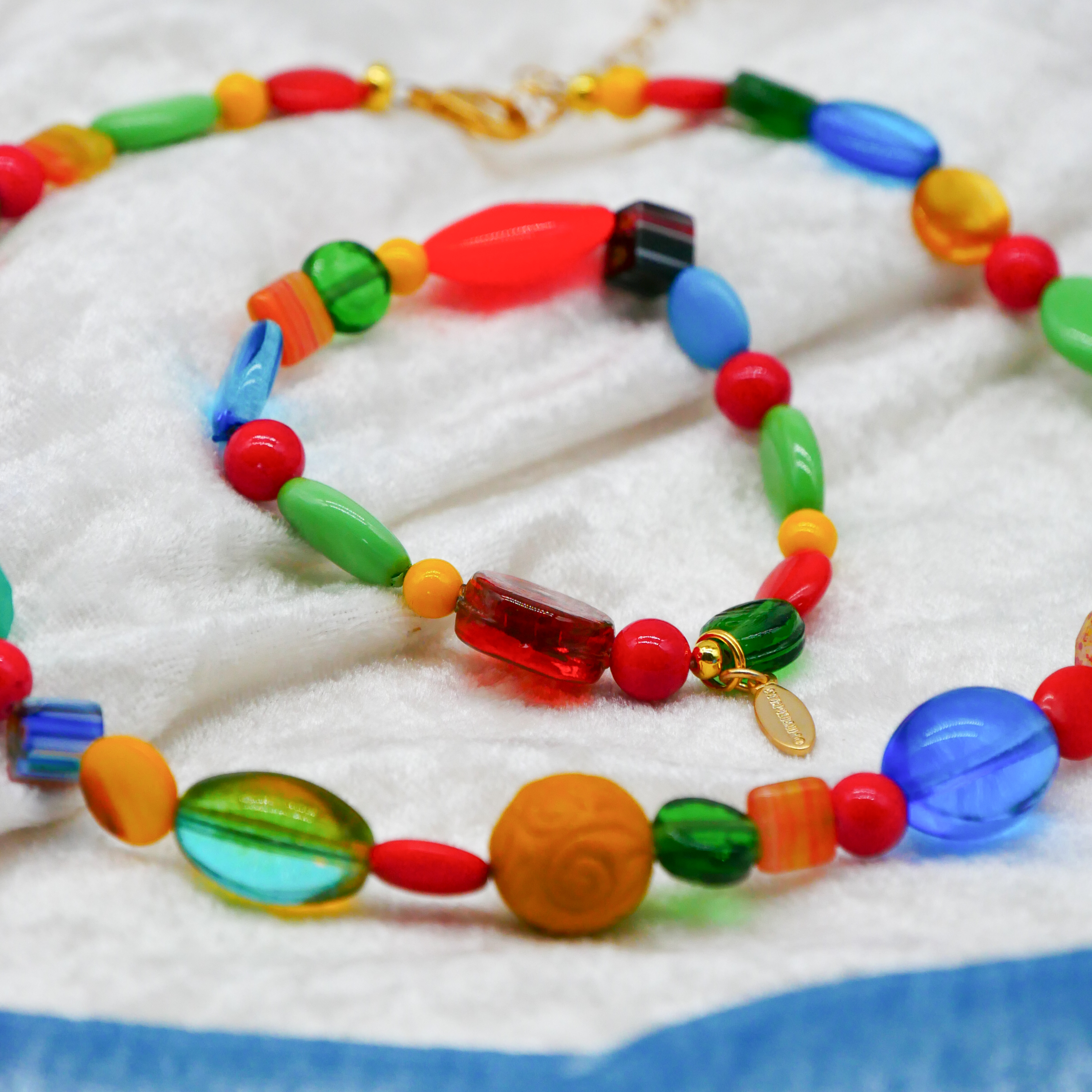 "Summer Feeling",  Kette aus verschiedenen Formen, Glas- und Resin Perlen, multicolor 