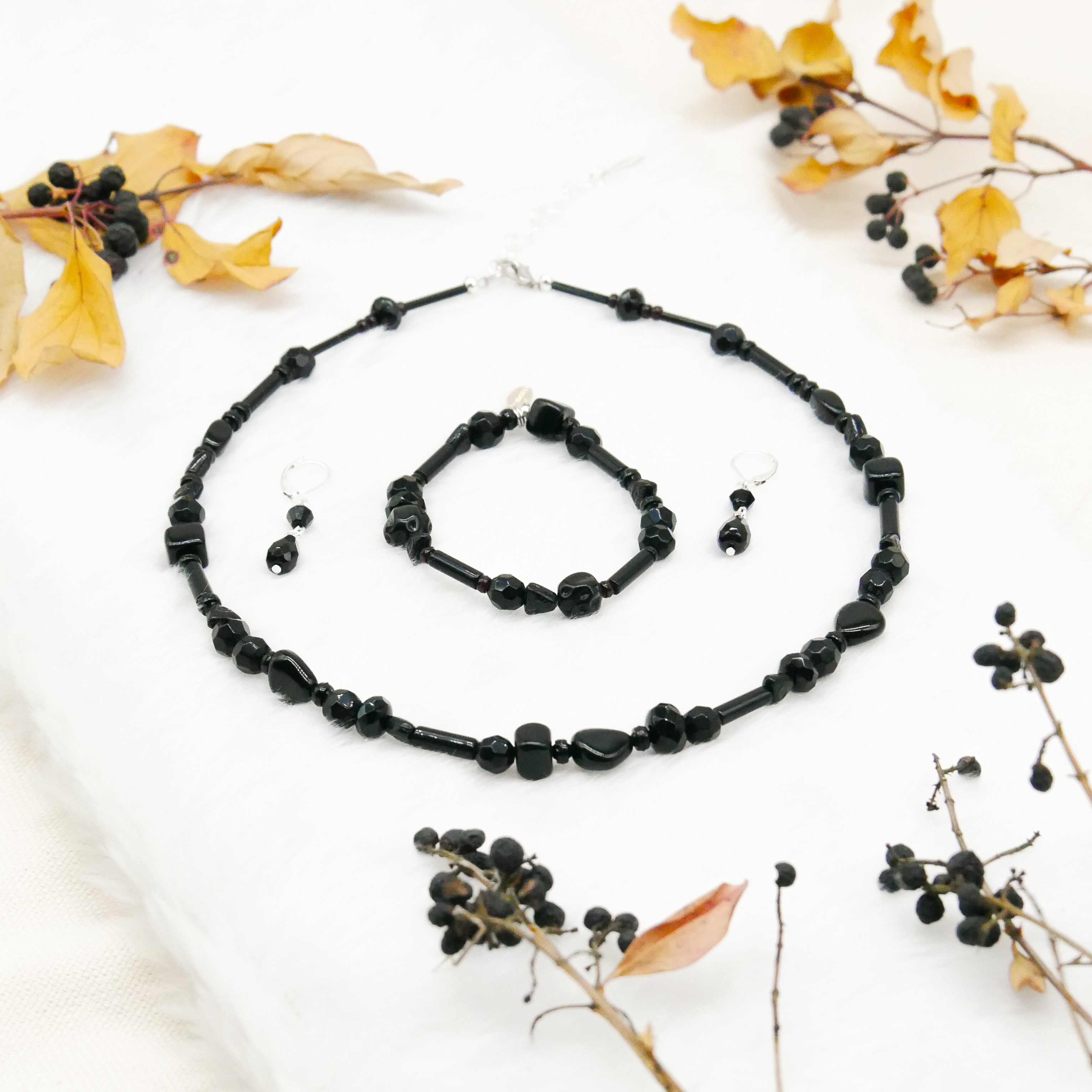  "Jet Schmuck" Kette ca. 48 cm schwarze Glasperlen, verschiedene Formen