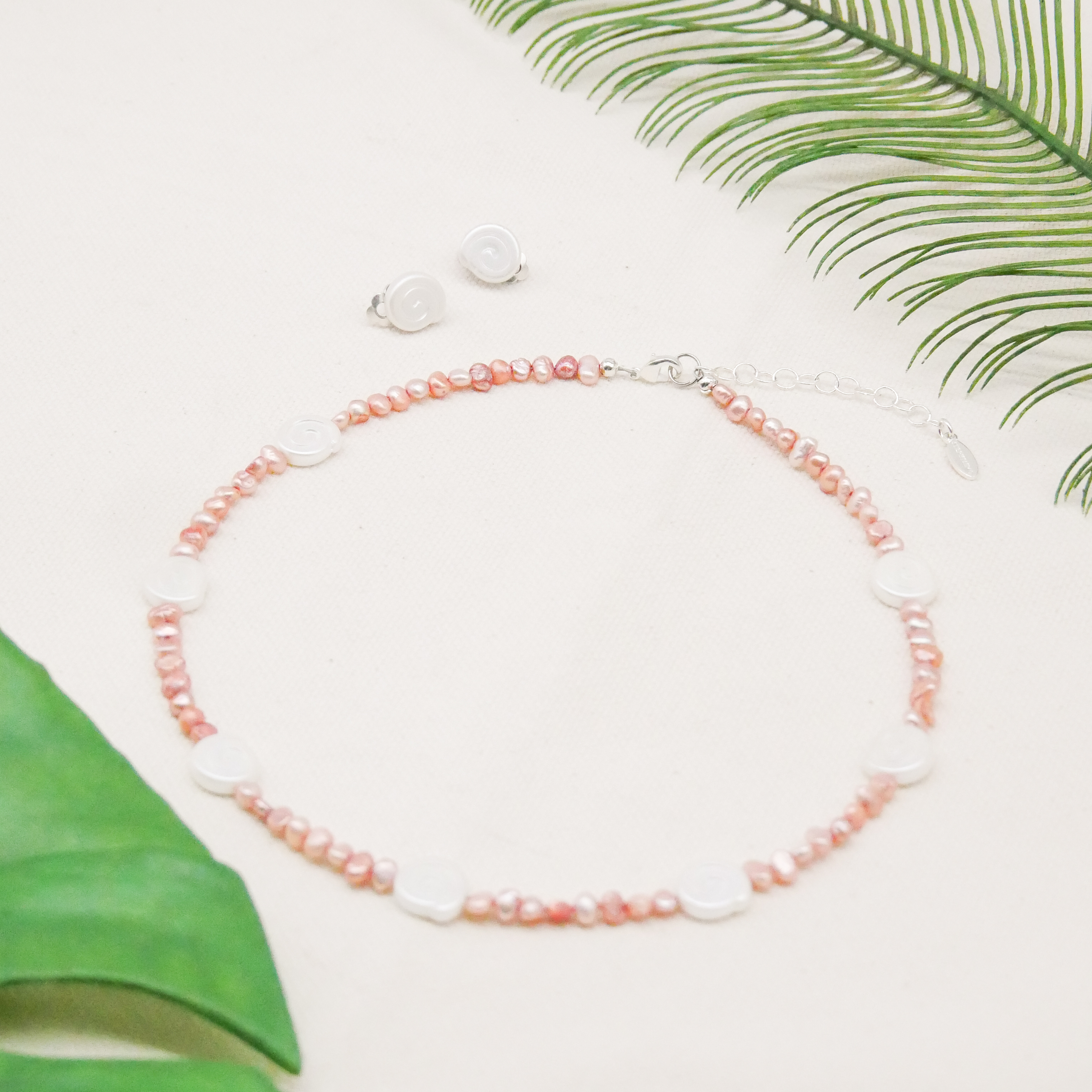  "Shell" kurze Kette Süßwasserzuchtperle roséfarben unregelmäßig und weiße Glasscheiben