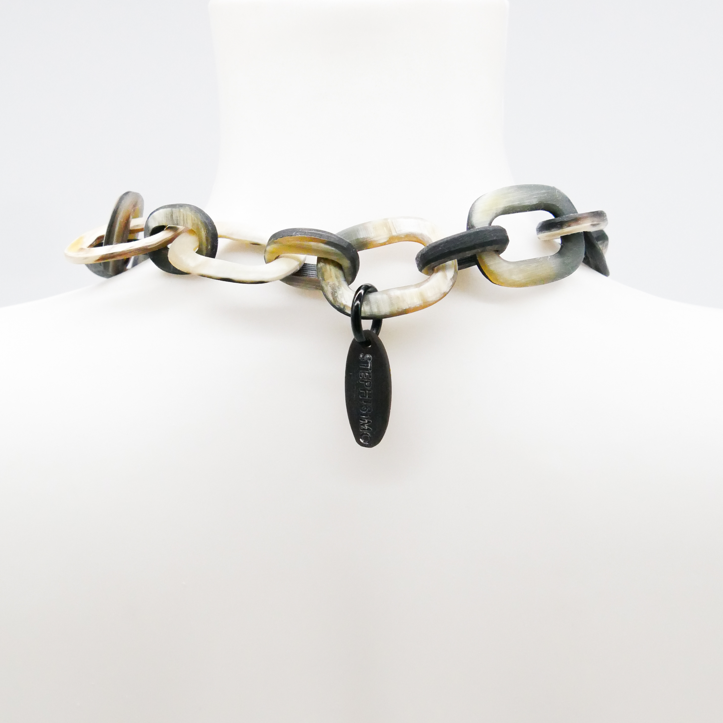  "Craft-Art", kurze Kette ca. 75 cm verschiedene abgerundete Rechtecke, marble Horn matt 