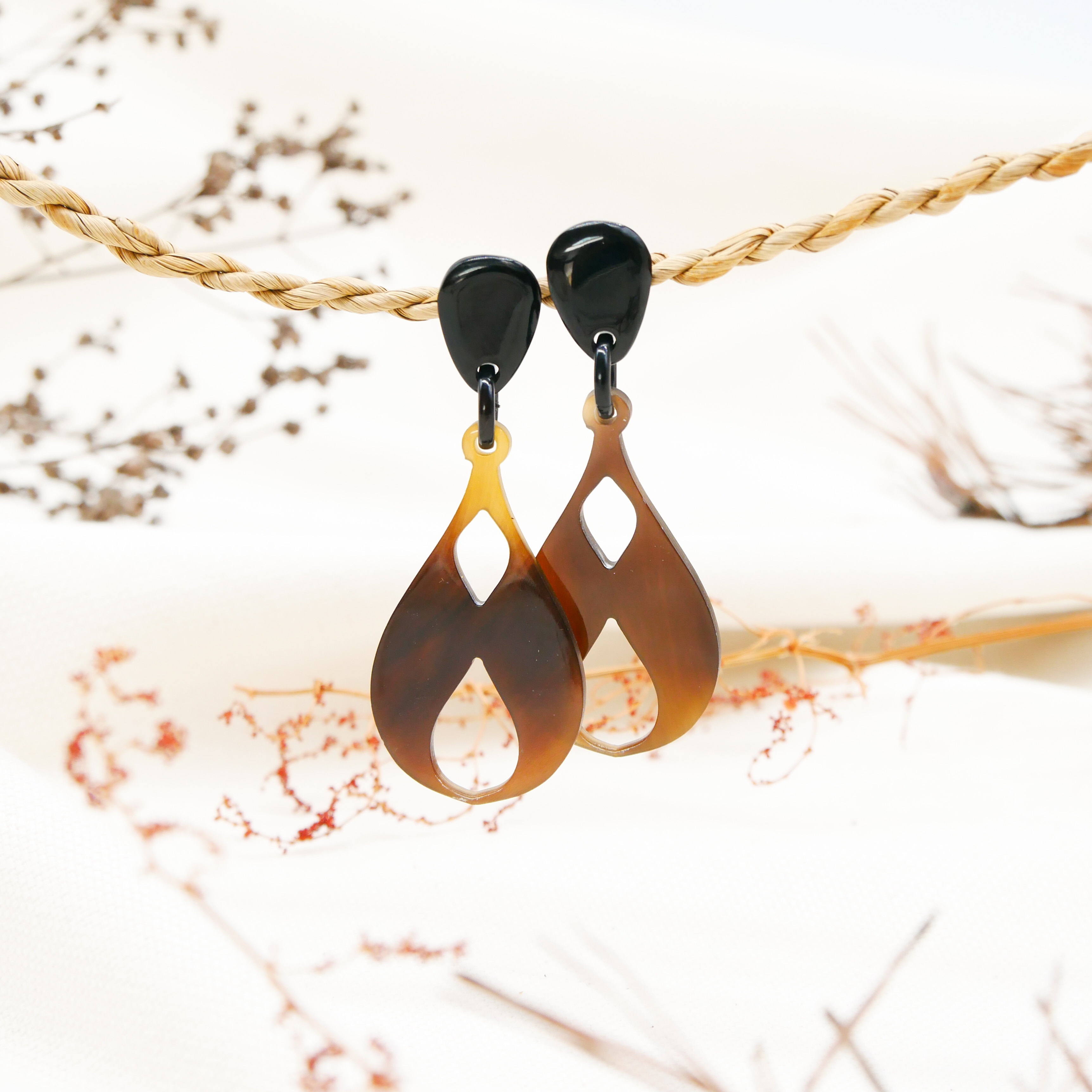 "Craft Art", Ohrring "Pendel" braunes Horn "Craft Art", Ohrring "Pendel" braunes Horn