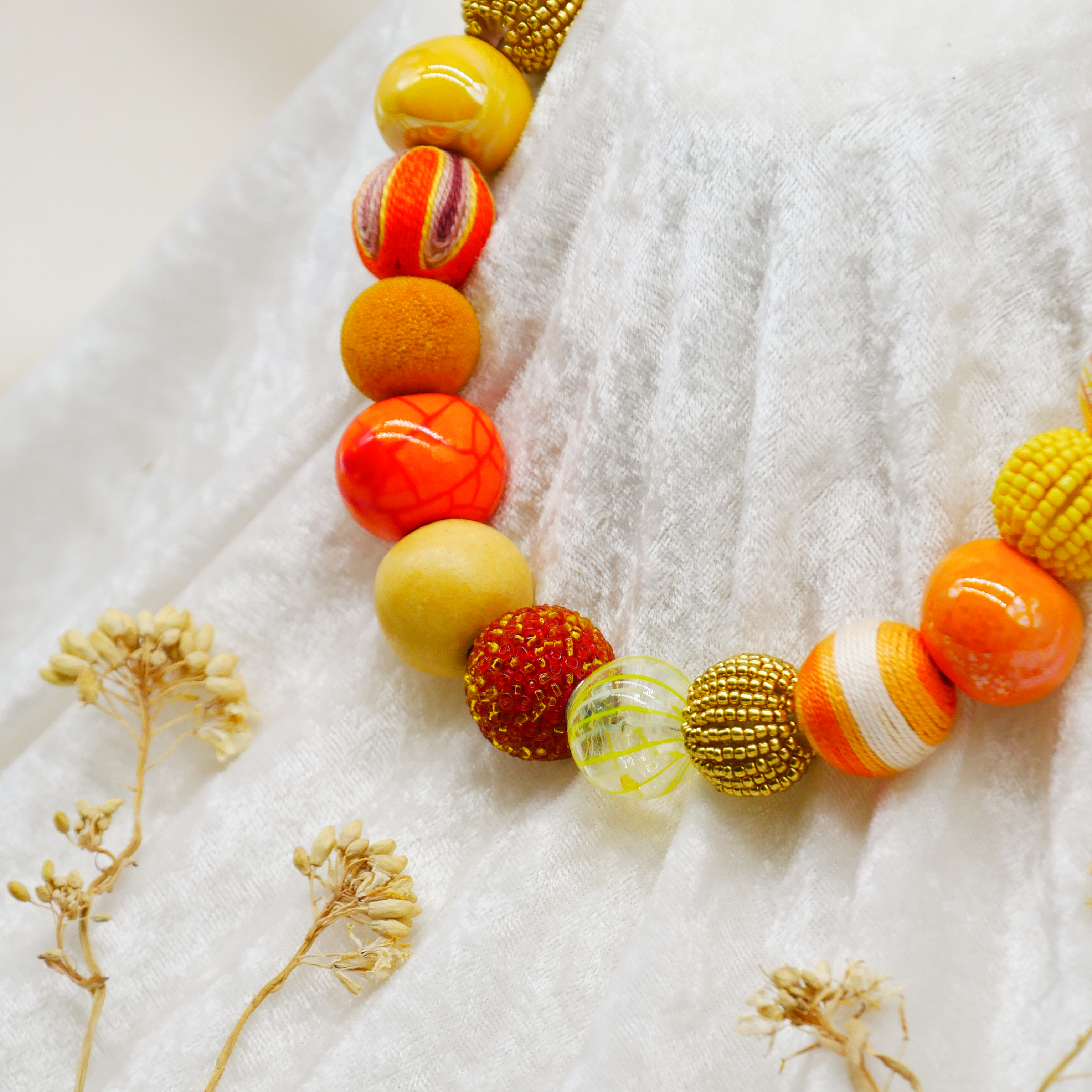 "Bollywood" Kette Ø ca. 20 mm, gelb-orange