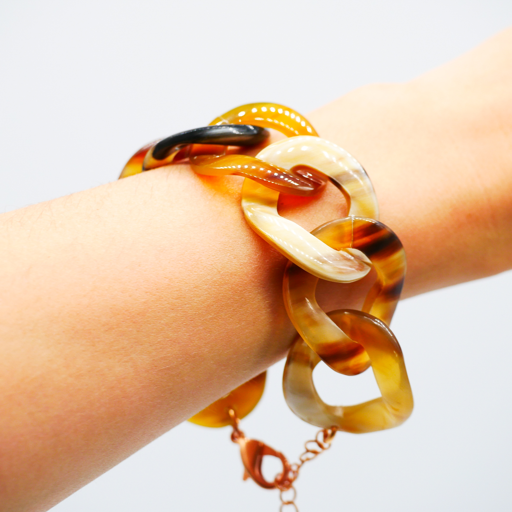 "Craft Art" -  Armband, braunes Horn, gedrehtes Oval