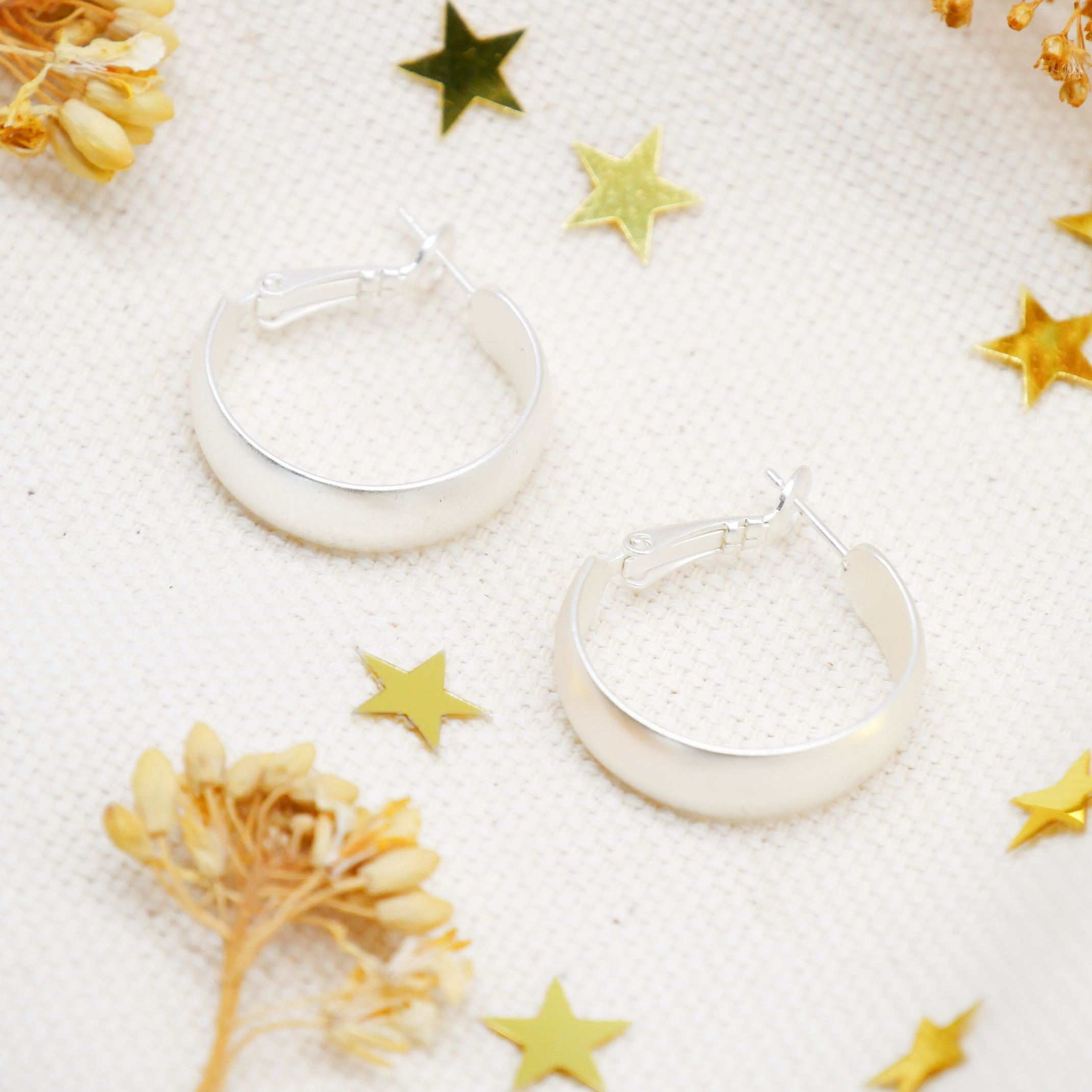 "Circle", runde Creole versilbert ca. 24 mm leicht gewölbt 