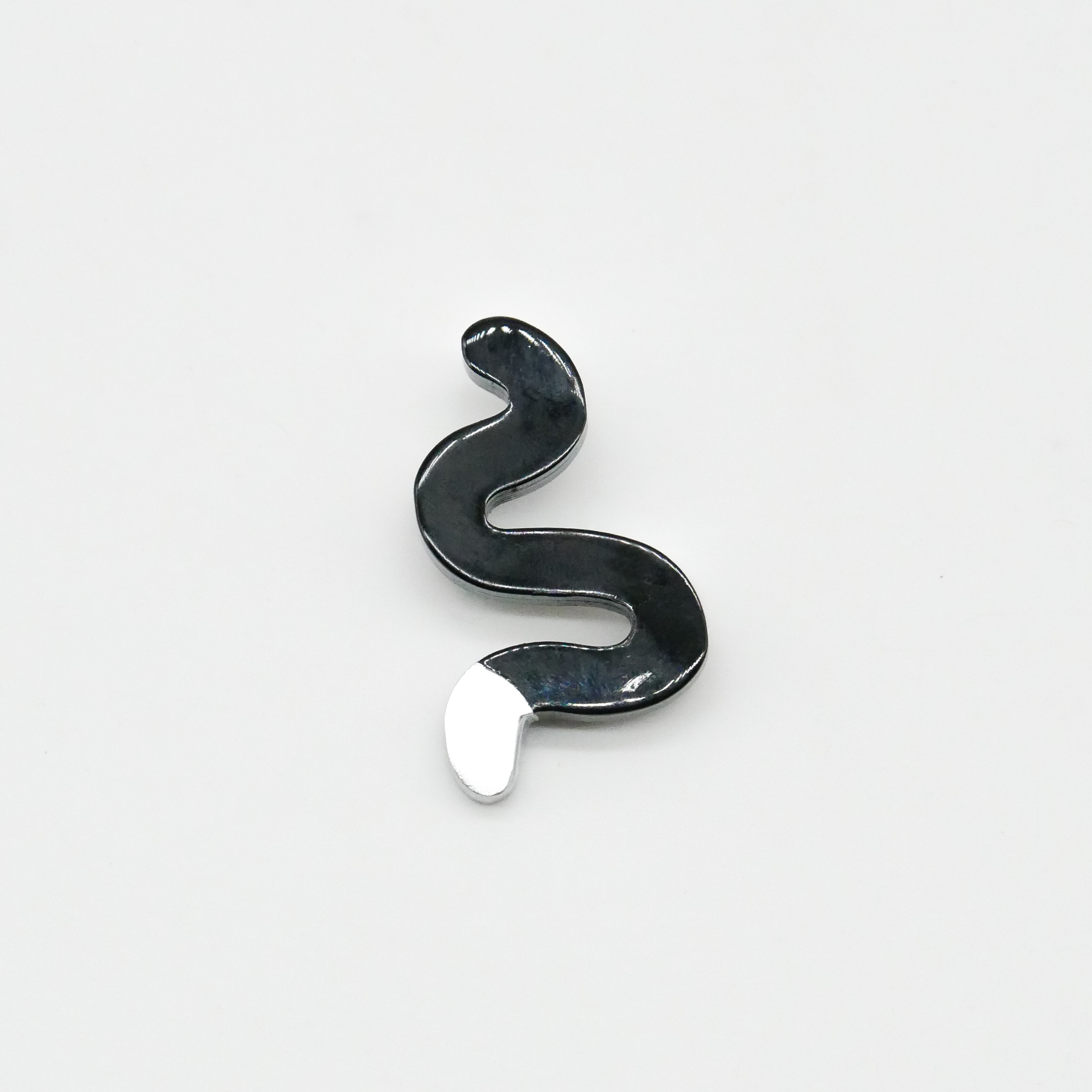  "Craft-Art", Brosche "Snake", schwarzes Horn, Lack silber 