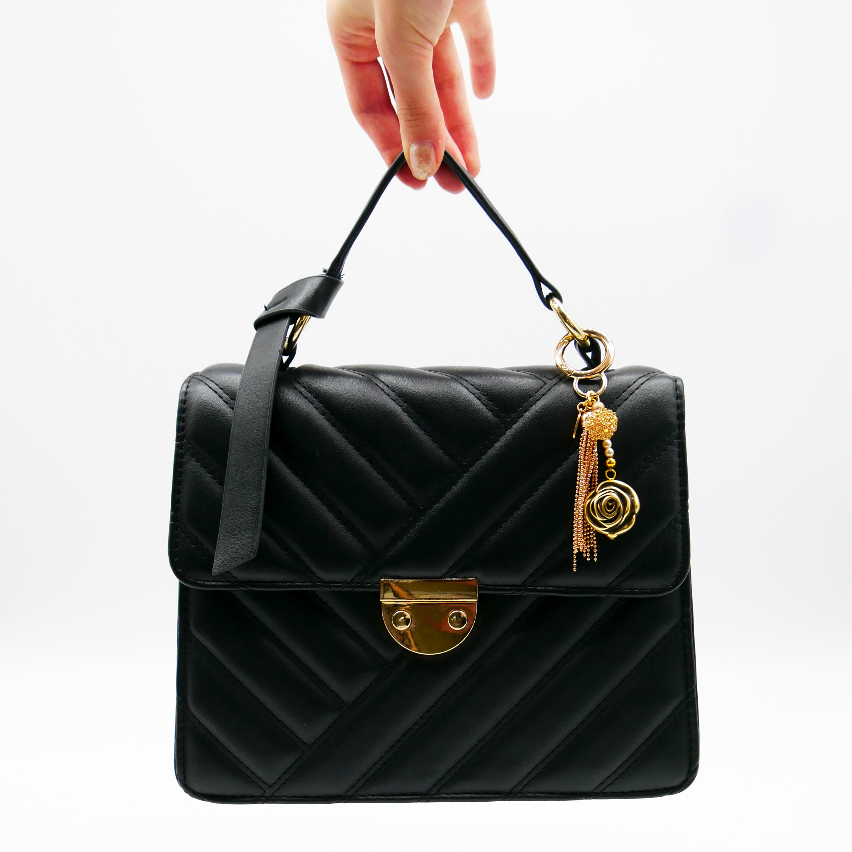 "Lucky Pendant" Anhänger, 1 Strang mit Blumenperle, Metallquaste und Metallperle