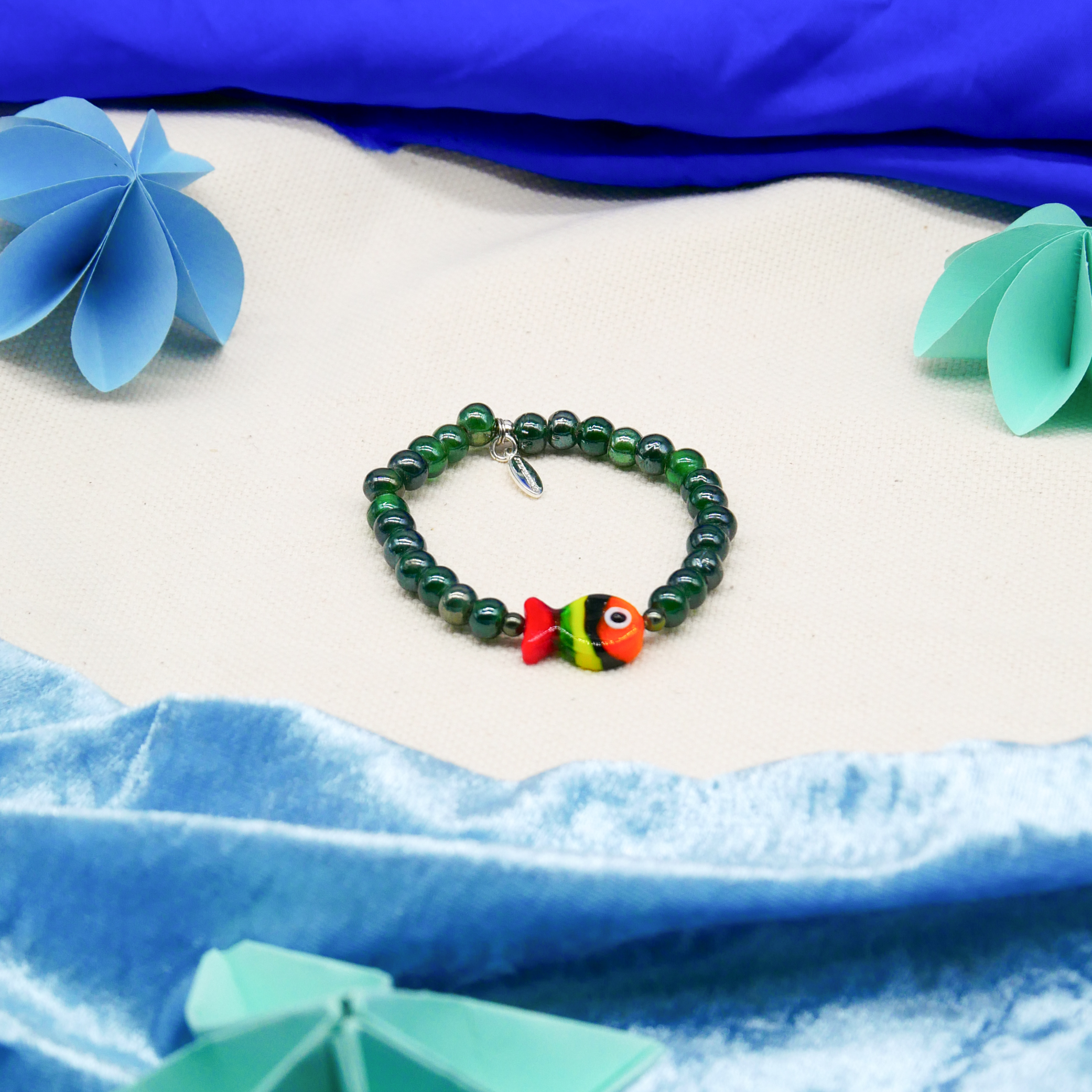 "Summer Feeling" Armband auf Gummi "Fisch" Glasperlen moos