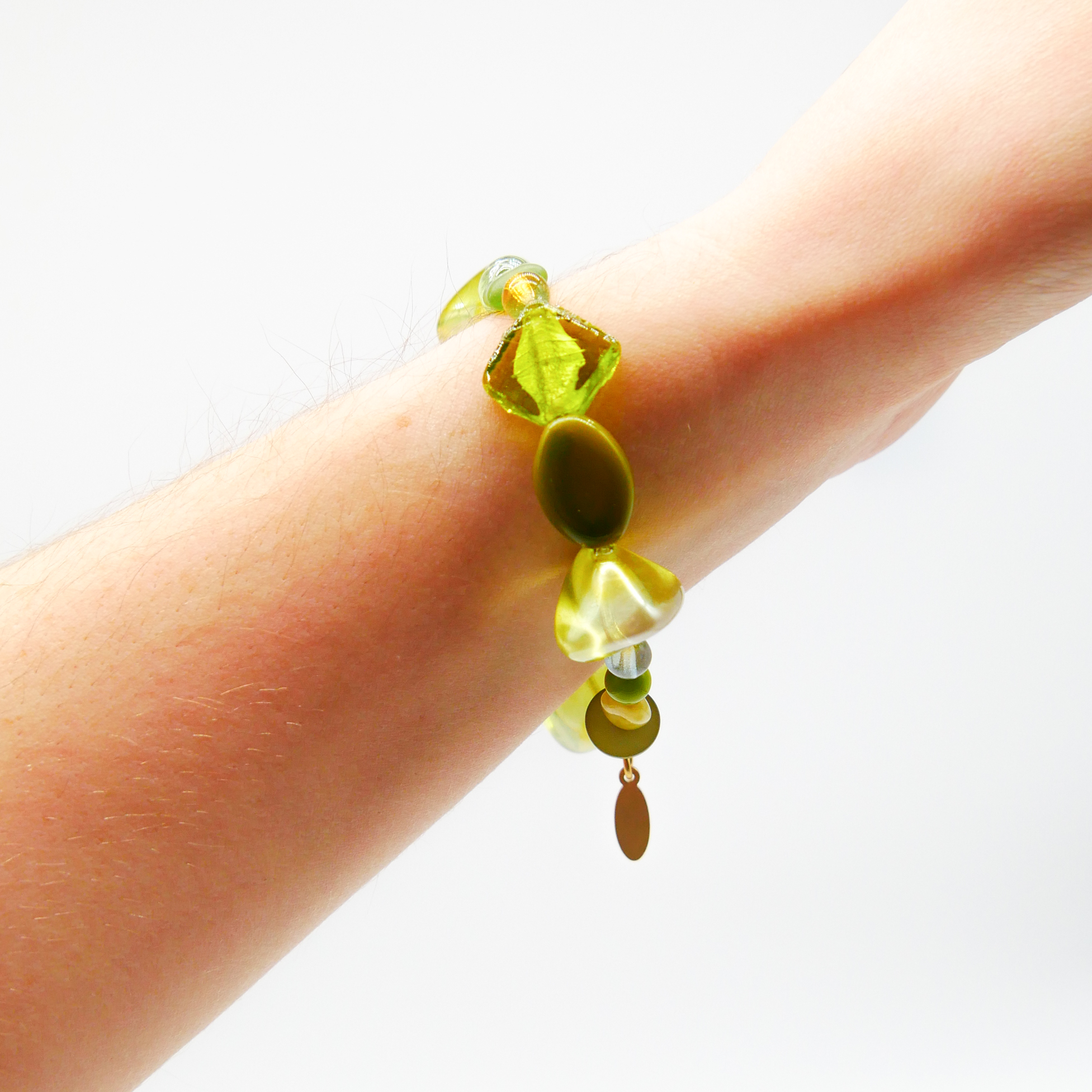 "Summer Feeling", Armband aus verschiedenen Formen, Glas- und Resin Perlen, grün