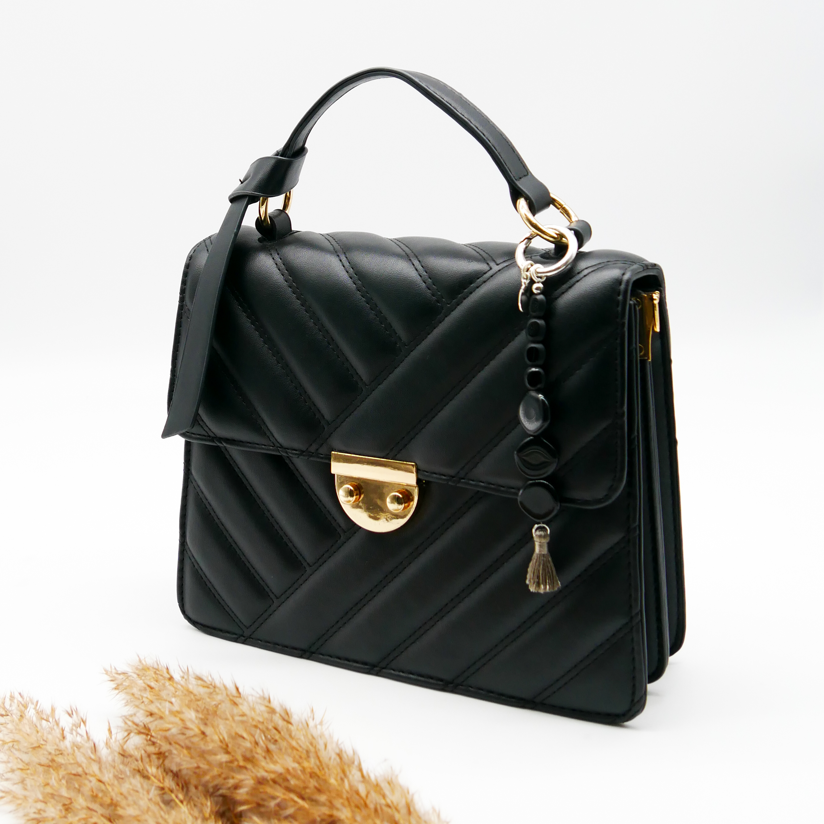 "Lucky Pendant" Anhänger, 1 Stang Glasperlen schwarz mit Quaste