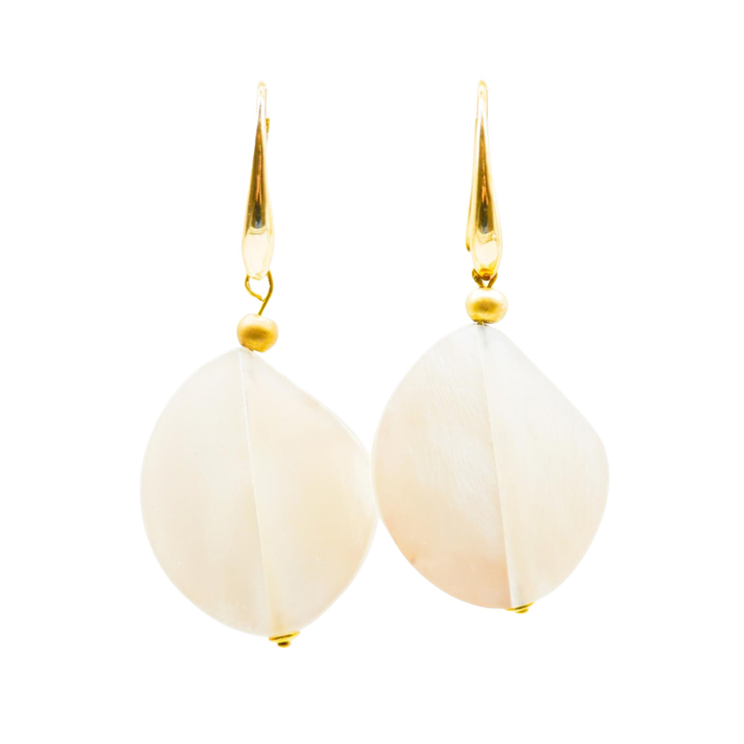 "Shell" Ohrstecker "Feather" mit weißem Perlmutt, vergoldet