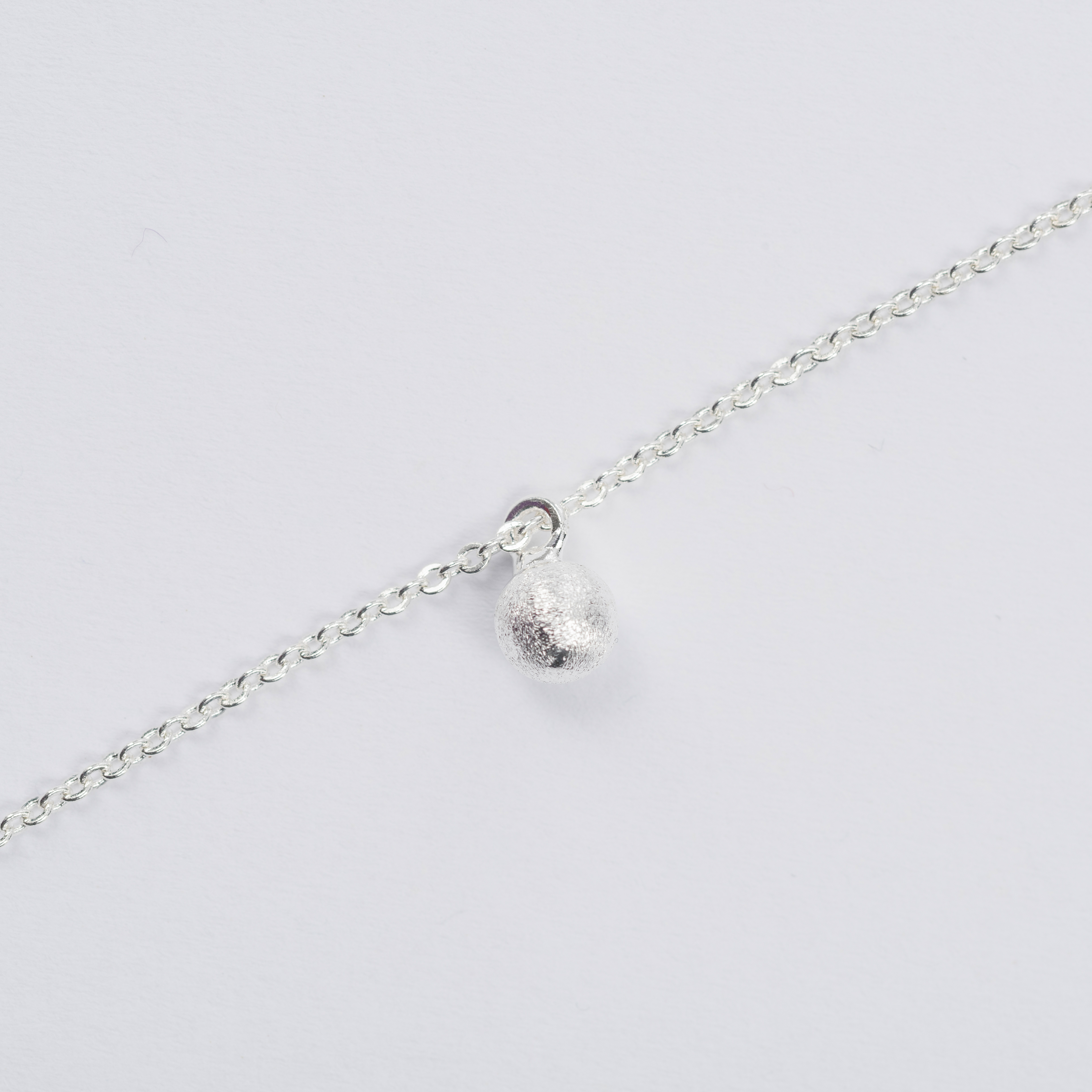 "Fine Filigré" feines Armband, Kugel, versilbert
