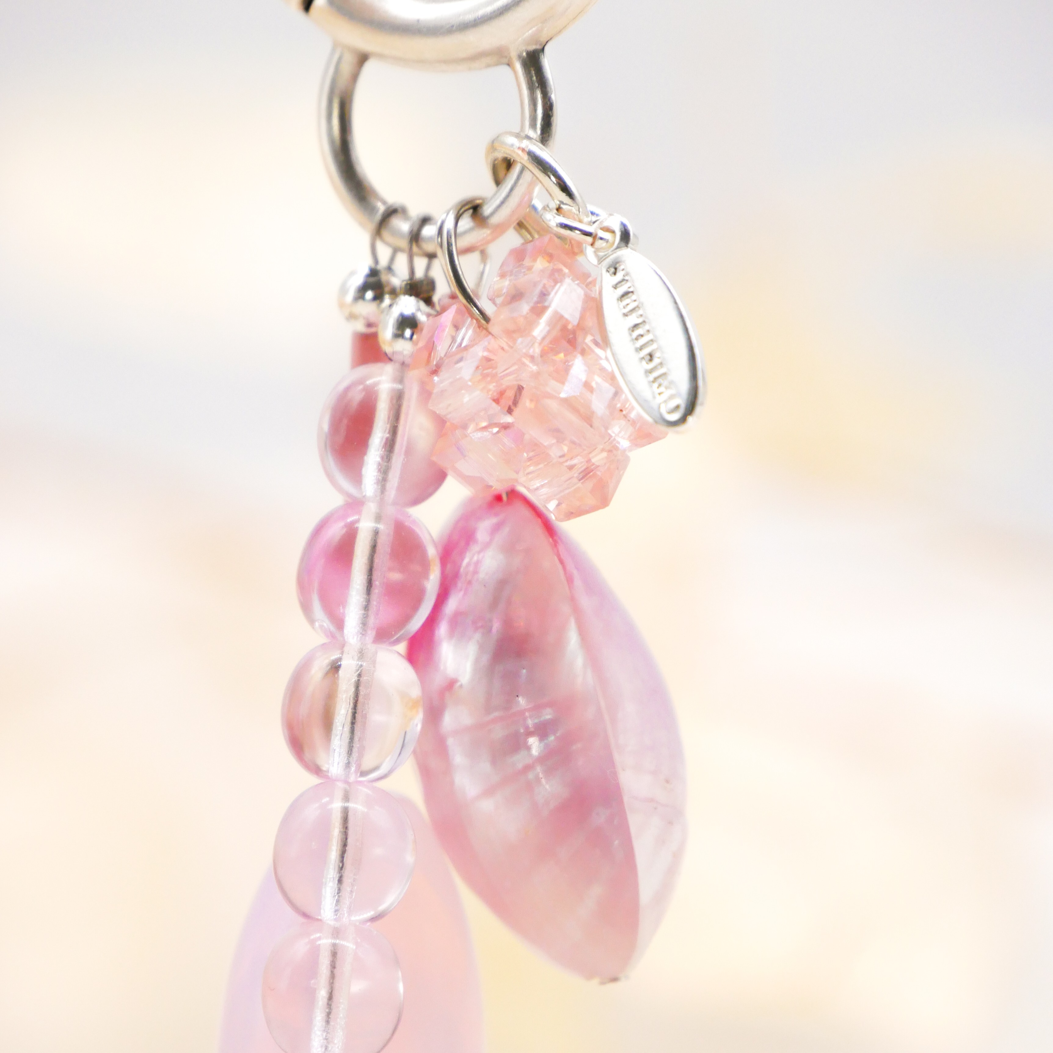 "Lucky Pendant" Anhänger, 3 Stränge Glas- und Muschelperlen, rose "Lucky Pendant" Anhänger, 3 Stränge Glas- und Muschelperlen, rose