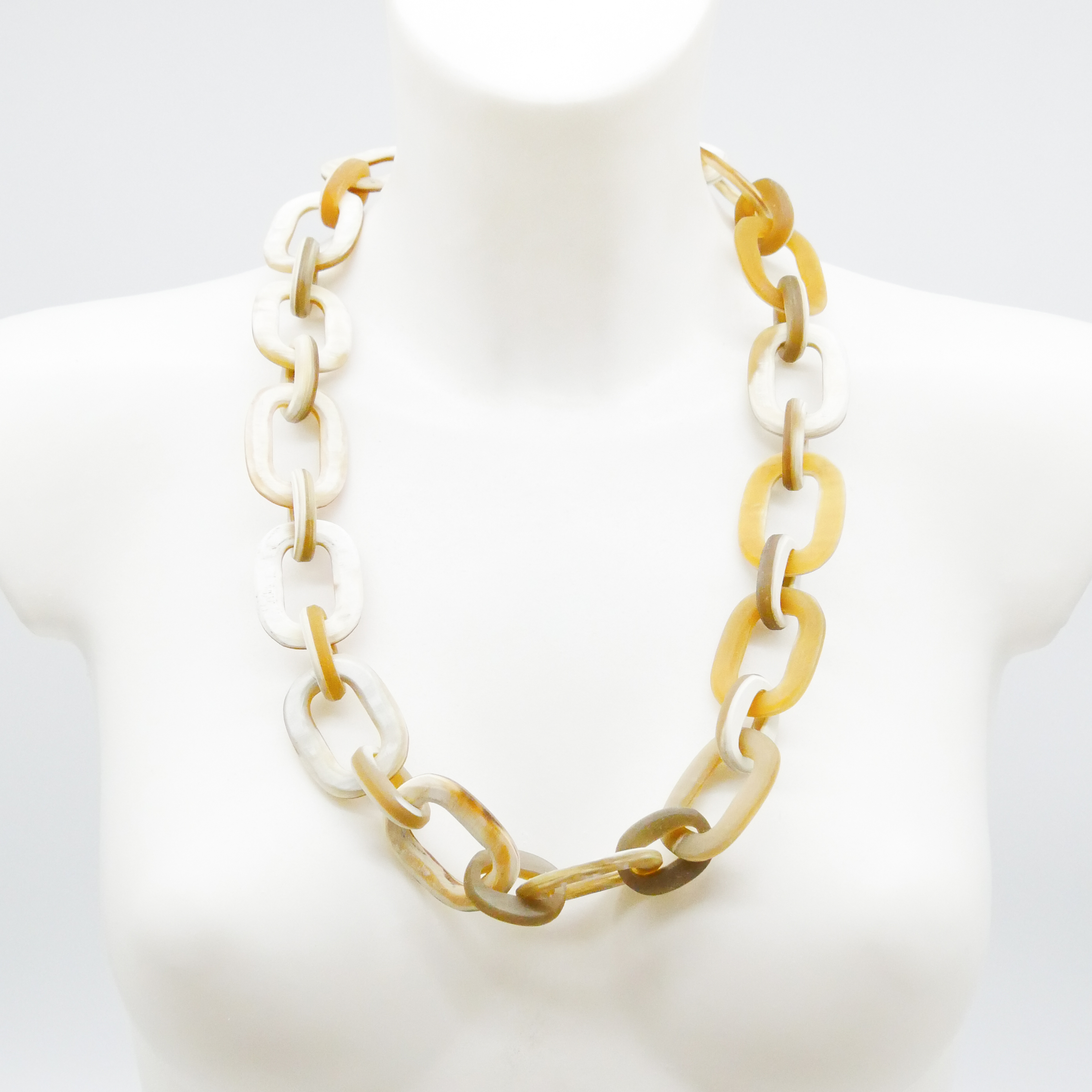  "Craft-Art", kurze Kette ca. 75 cm verschiedene abgerundete Rechtecke, weißes Horn matt 