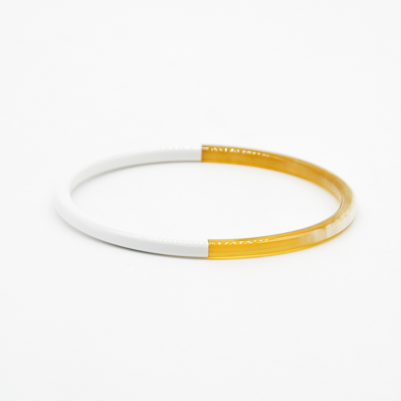  "Craft Art" zarter Armreif, weißes Horn, Lack weiß