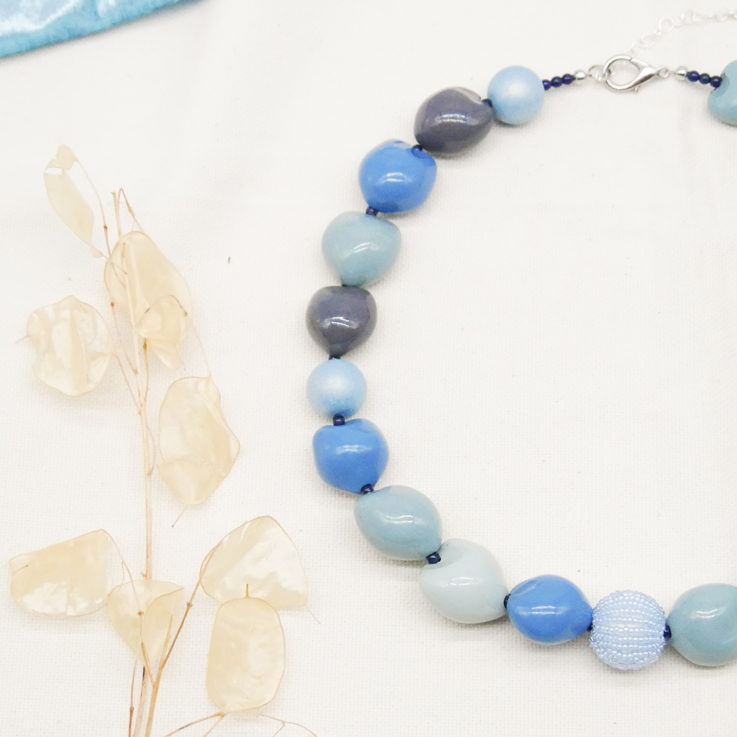  "Summer Feeling" Kette ca. 60 cm, Lumba Samen, Glasperlen, blue petrol