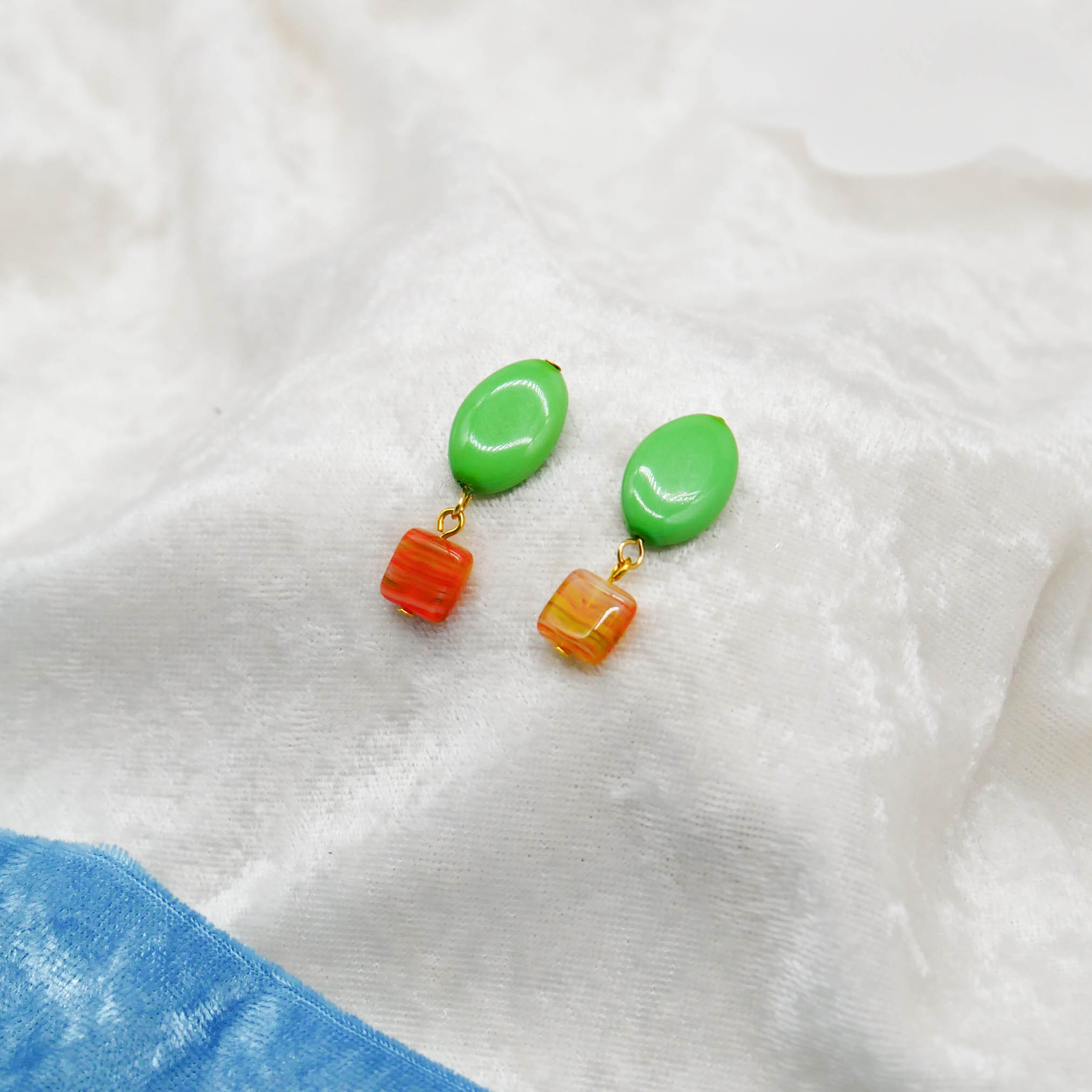 "Summer-Feeling"  Ohrring aus verschiedenen Formen, Glas- und Resin Perlen, multicolor