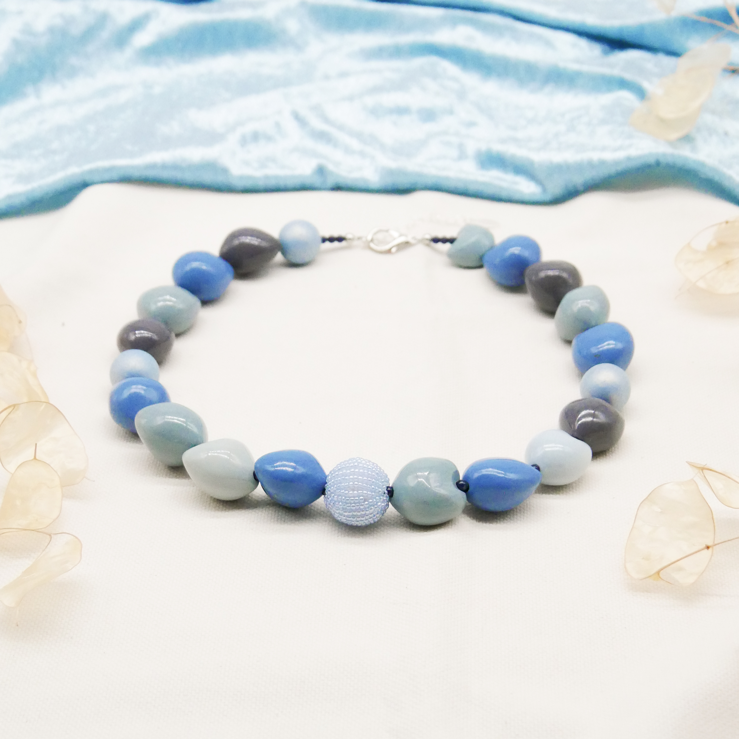  "Summer Feeling" Kette ca. 60 cm, Lumba Samen, Glasperlen, blue petrol