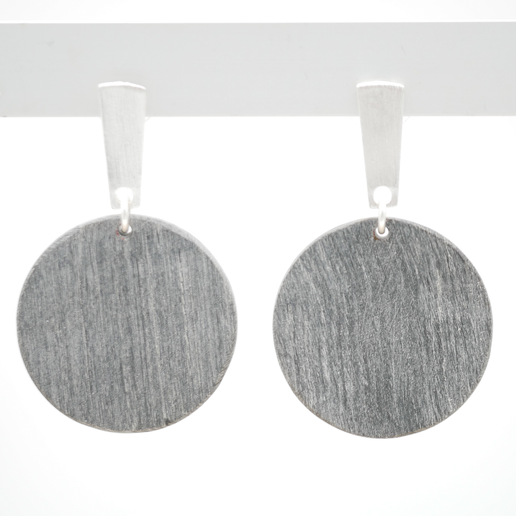 "Craft Art" earrings with plate, grey horn, with gold plated metal top 