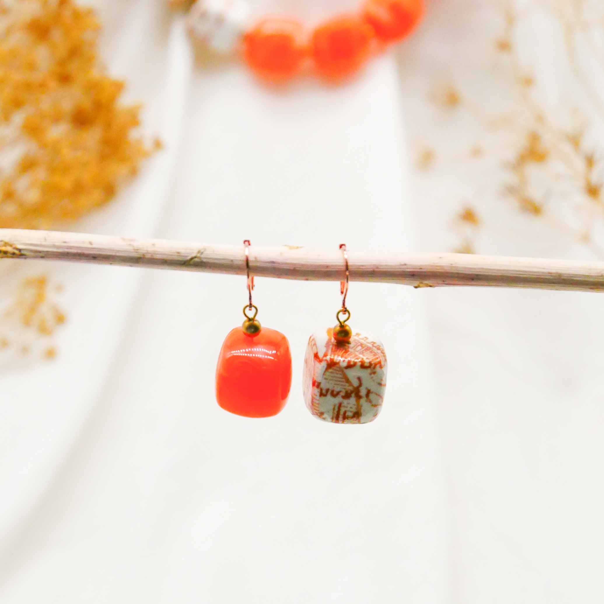 "Summer-Feeling" Ohrring "Cube" Resin- und Papercoated Perlen, orange