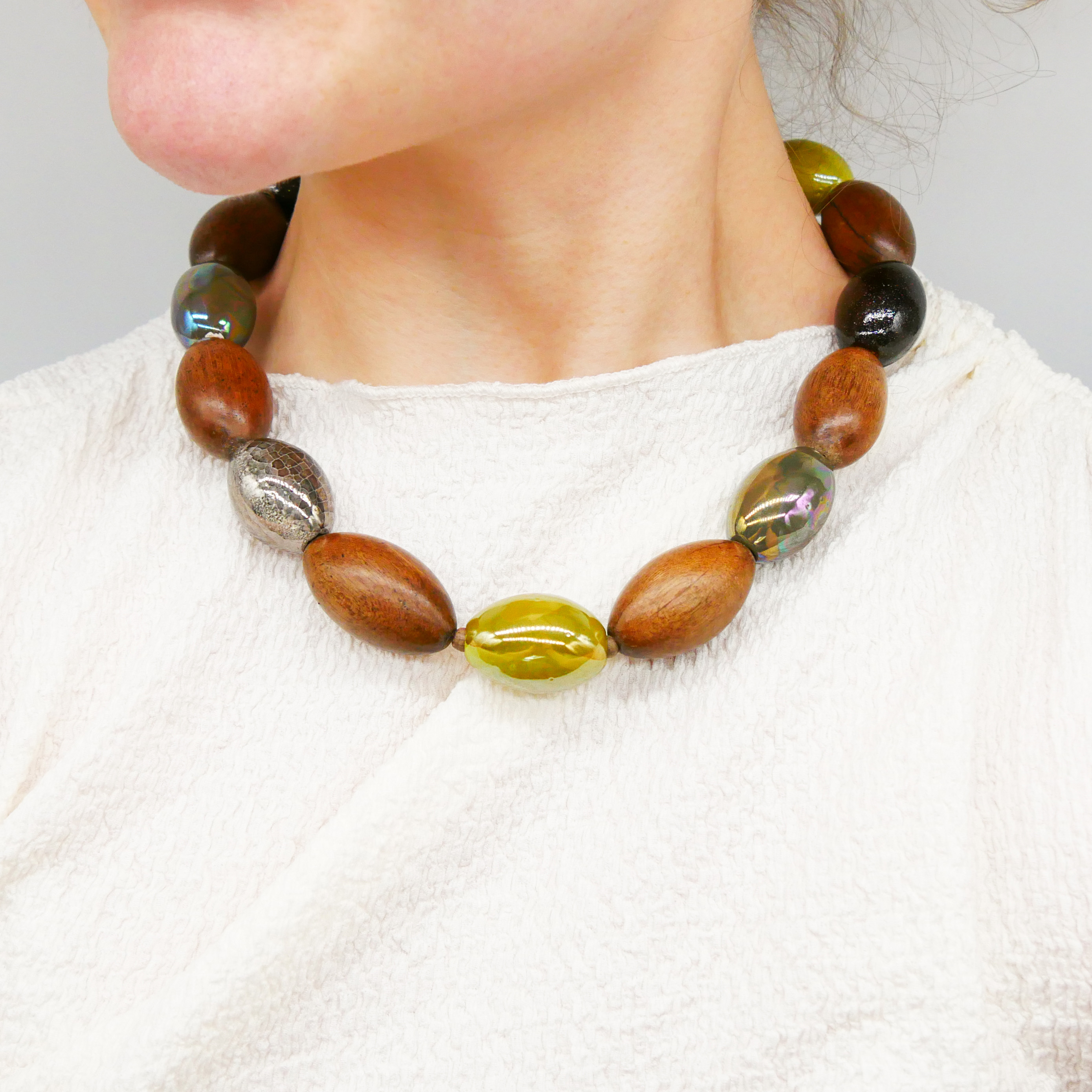 "Woodland", Kette "Olive", Greywood Holzolive und Keramik Oliven, graue und grüne Töne "Woodland", Kette "Olive", Greywood Holzolive und Keramik Oliven, graue und grüne Töne