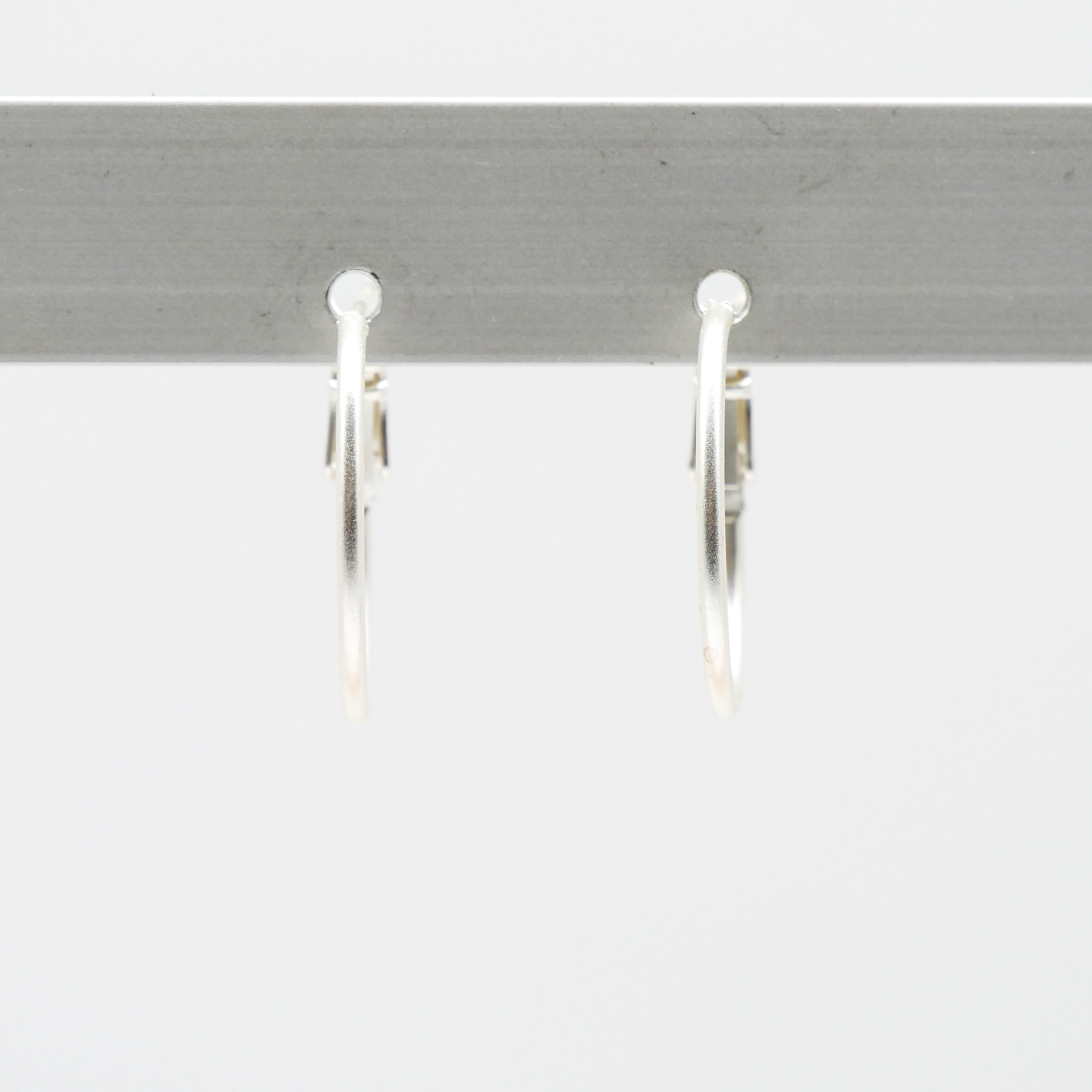 "Circle", filigrane ovale Creole versilbert ca. 23 x 18 mm 