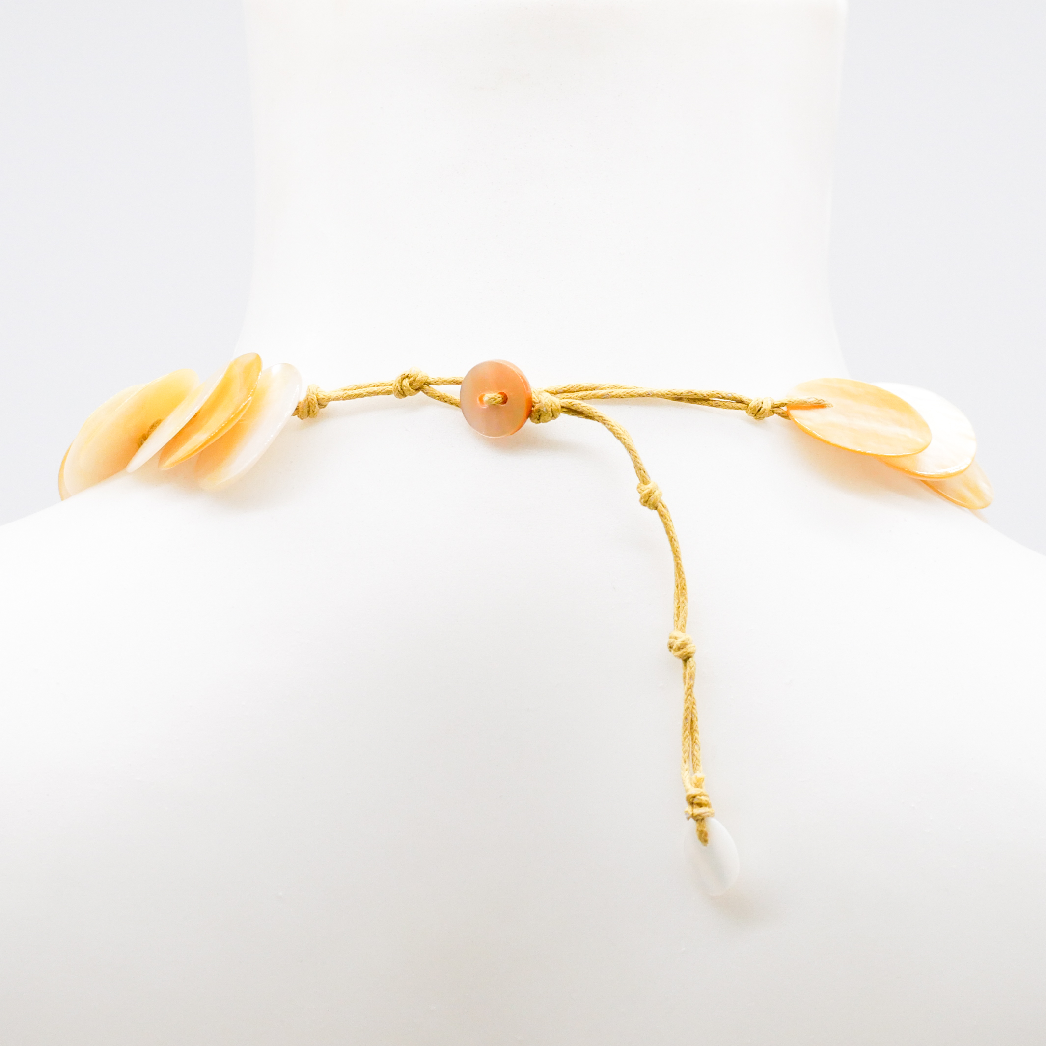"Shell" Collier aus runden Muschelscheiben, Perlmuschel