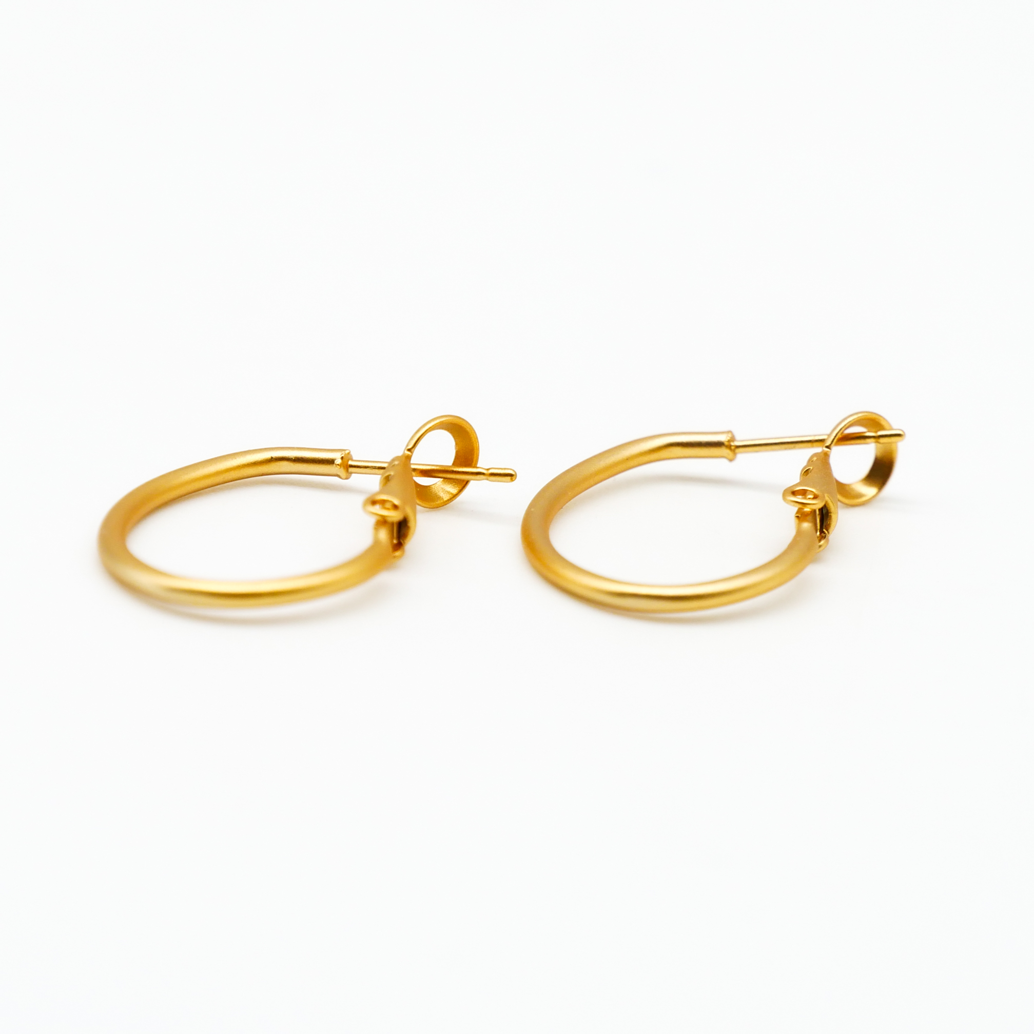 "Circle", filigrane ovale Creole vergoldet ca. 23 x 18 mm 