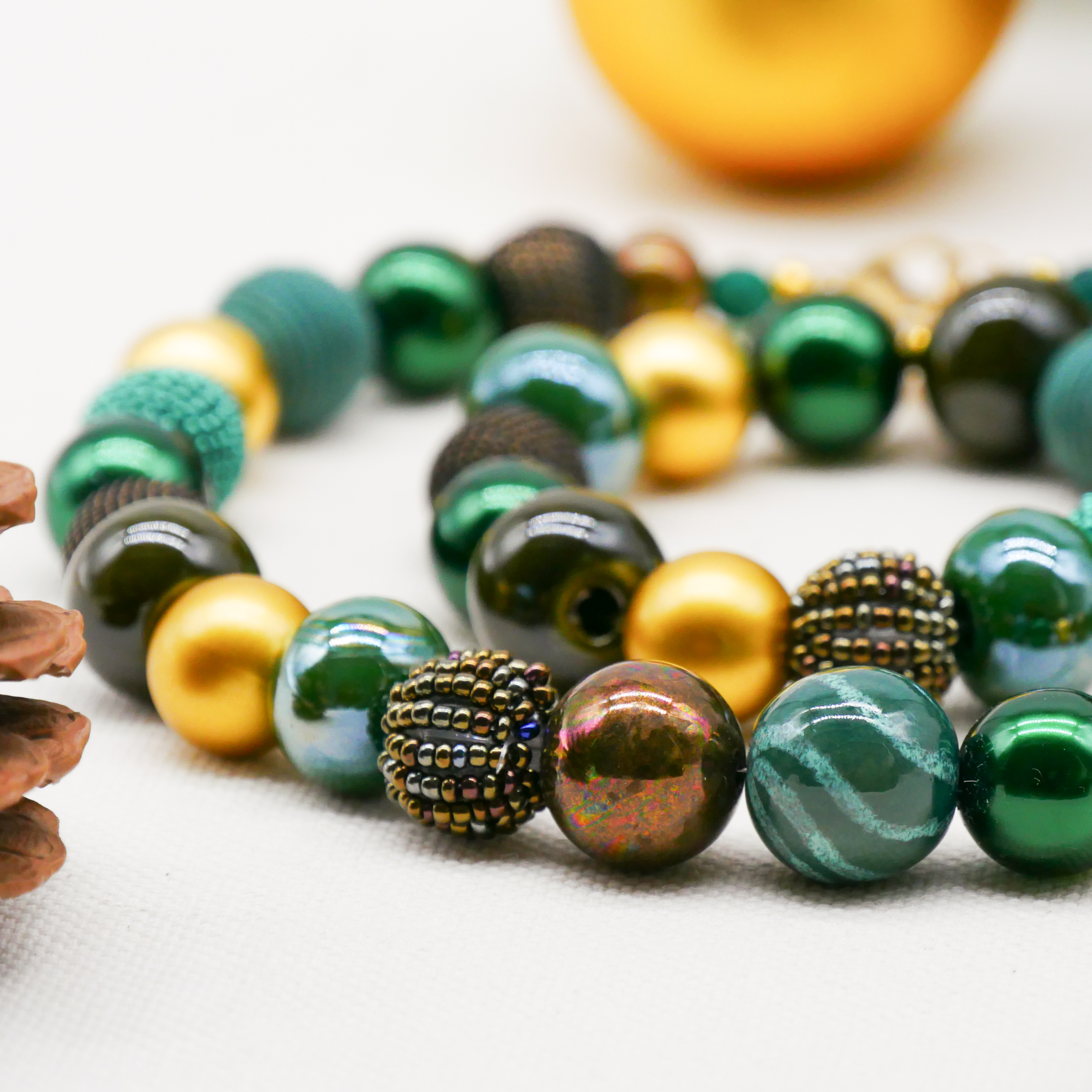  "Bollywood" Armband auf Gummi, burnt olive