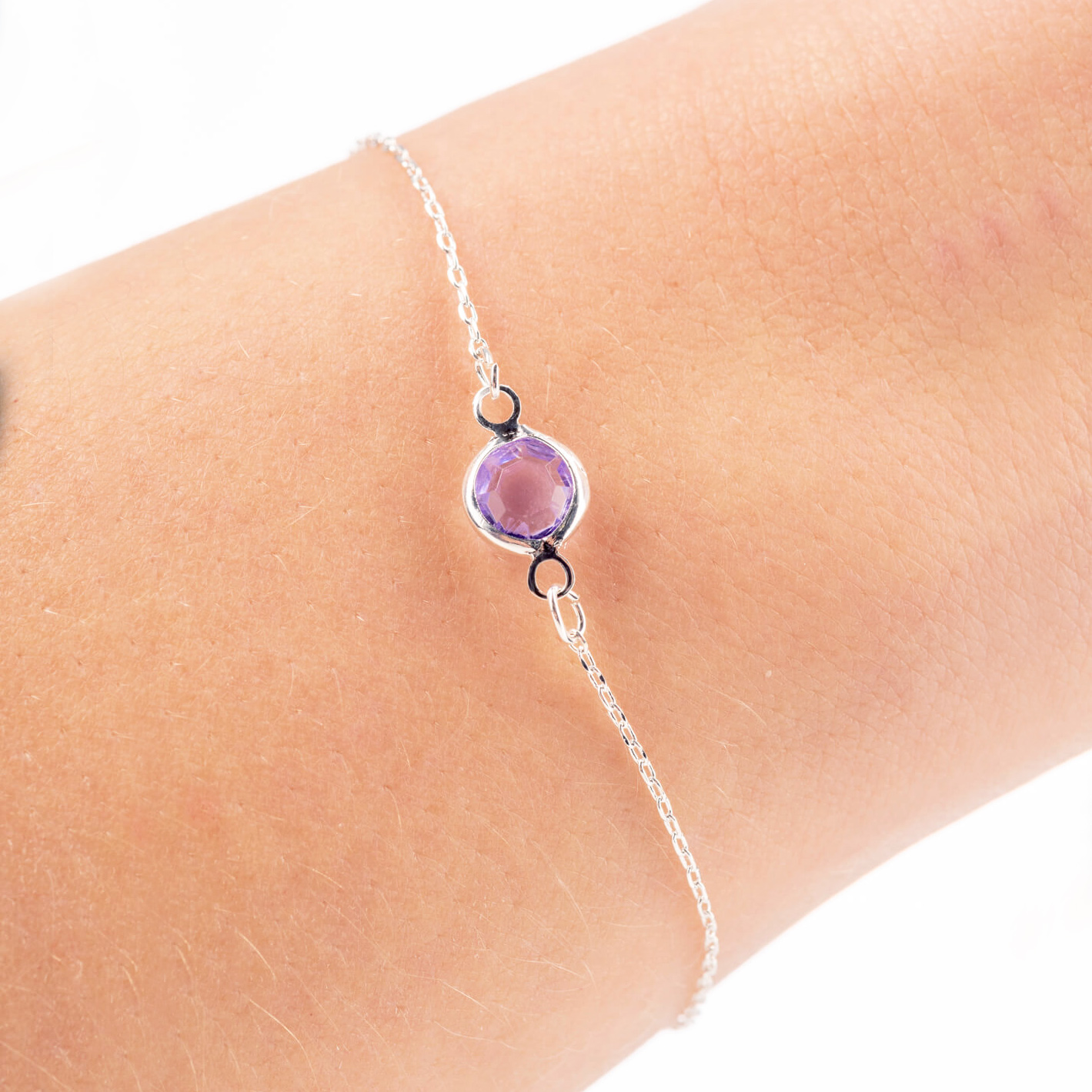 "Fine Filigré" feineMetallarmband, Kristallanhänger violett, versilbert