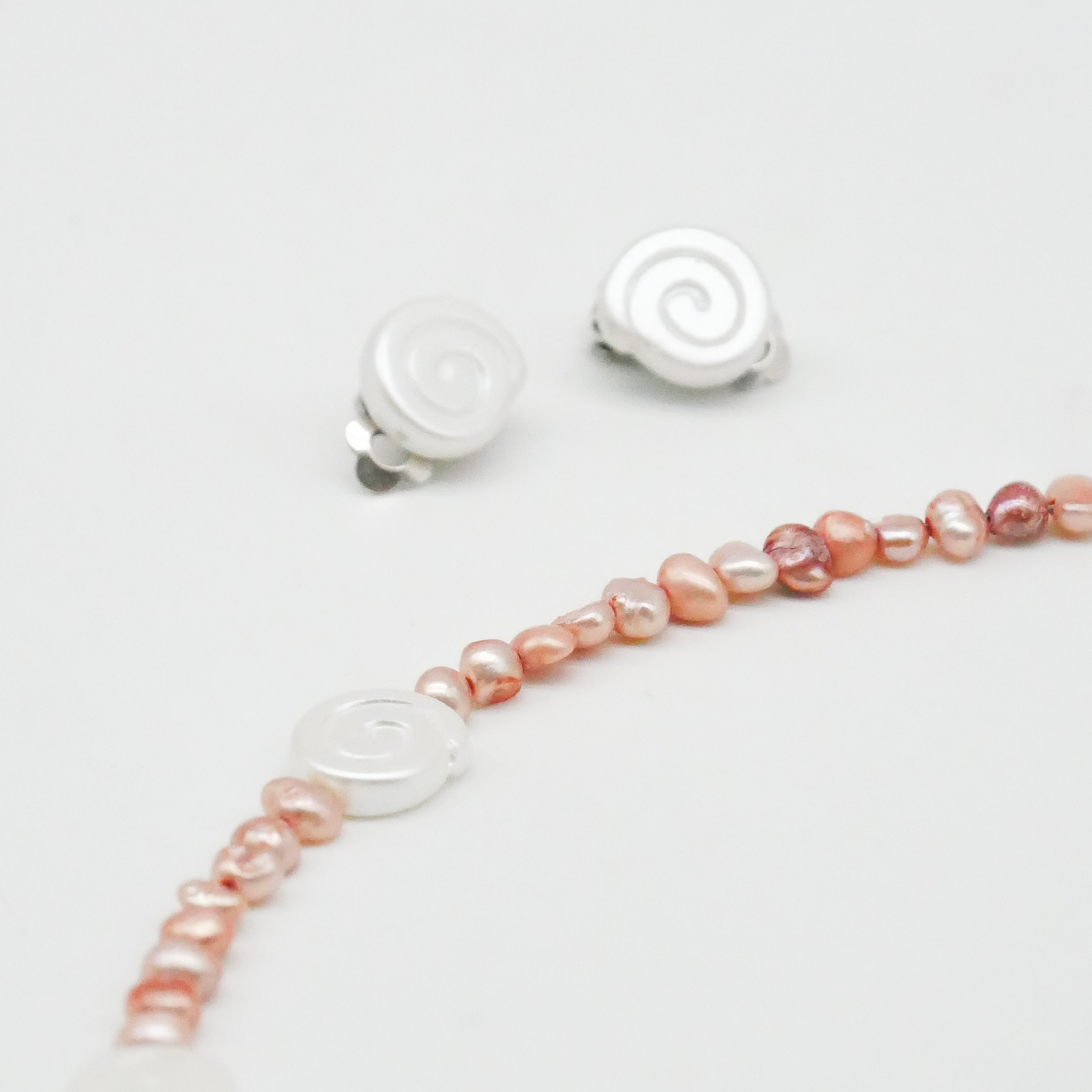 "Shell" kurze Kette Süßwasserzuchtperle roséfarben unregelmäßig und weiße Glasscheiben