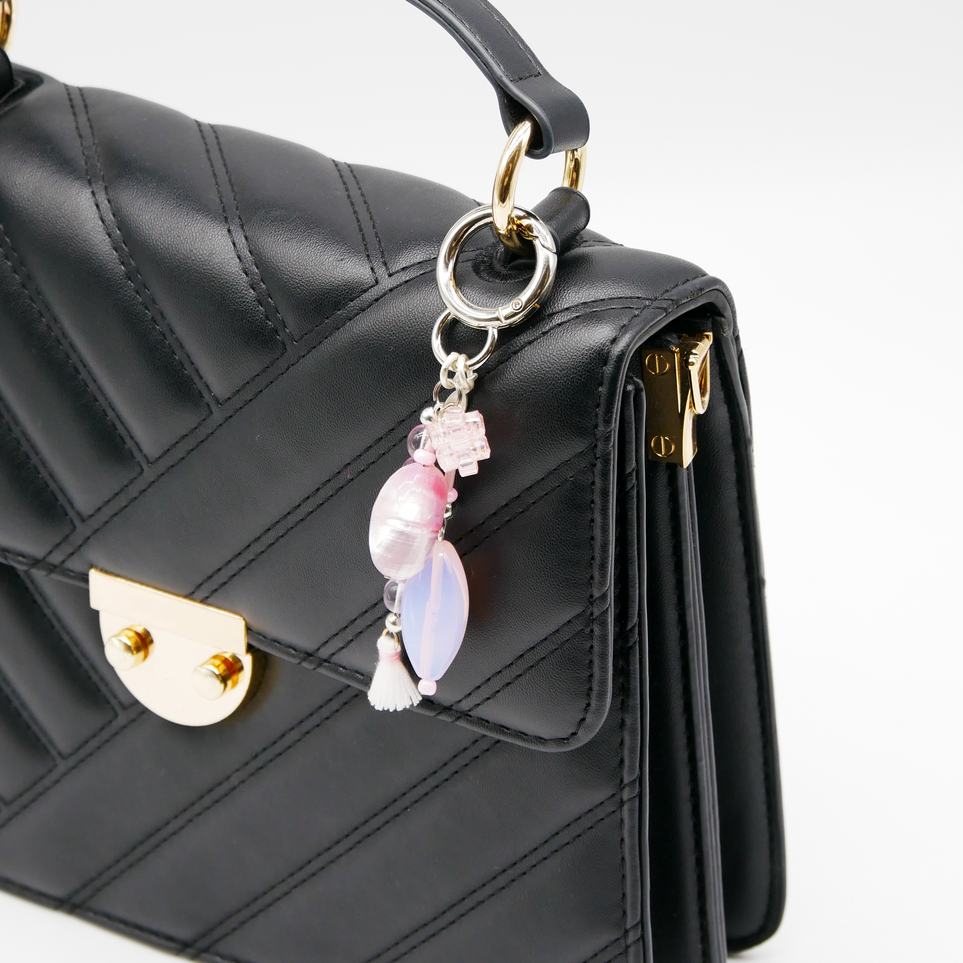 "Lucky Pendant" Anhänger, 3 Stränge Glas- und Muschelperlen, rose 