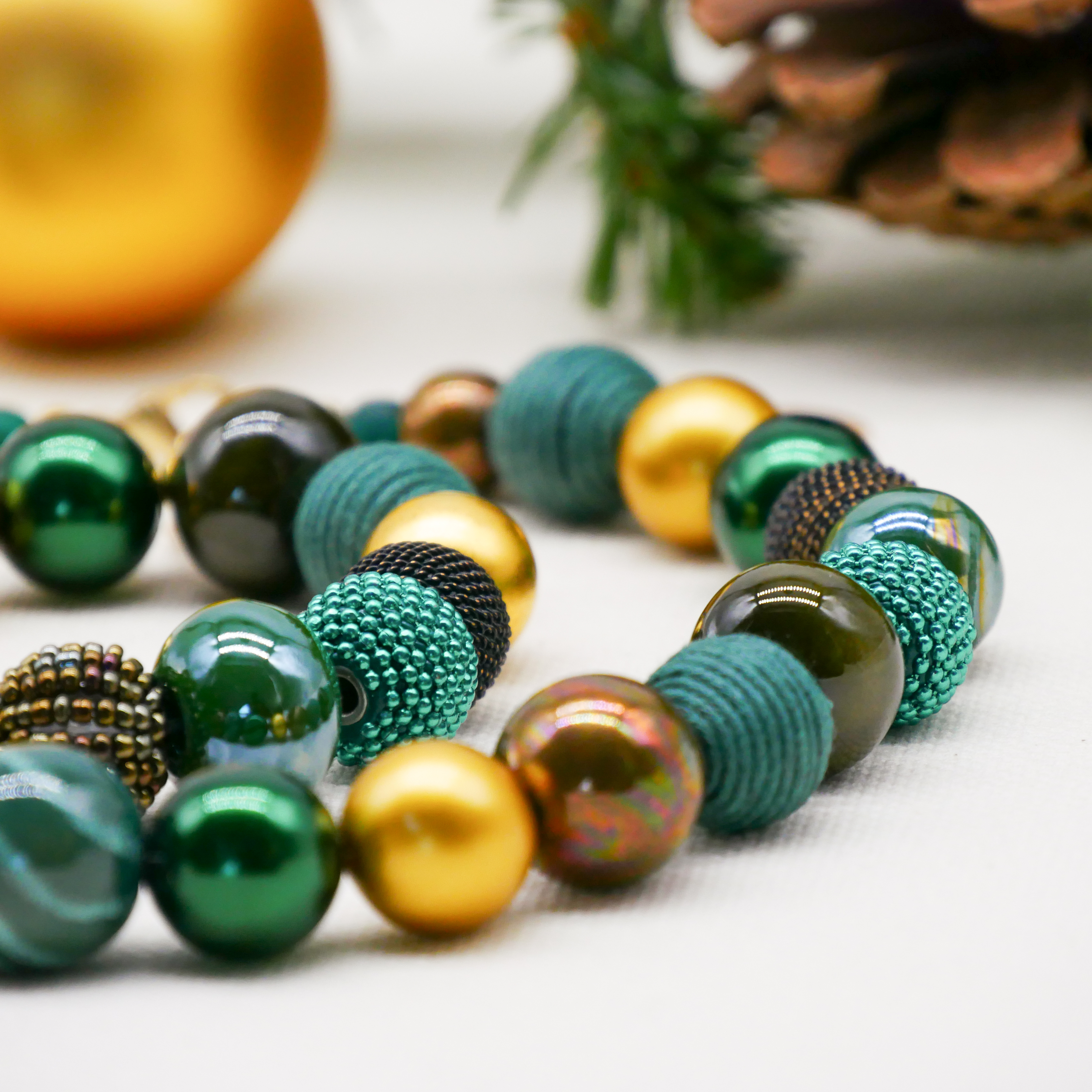  "Bollywood" Armband auf Gummi, burnt olive