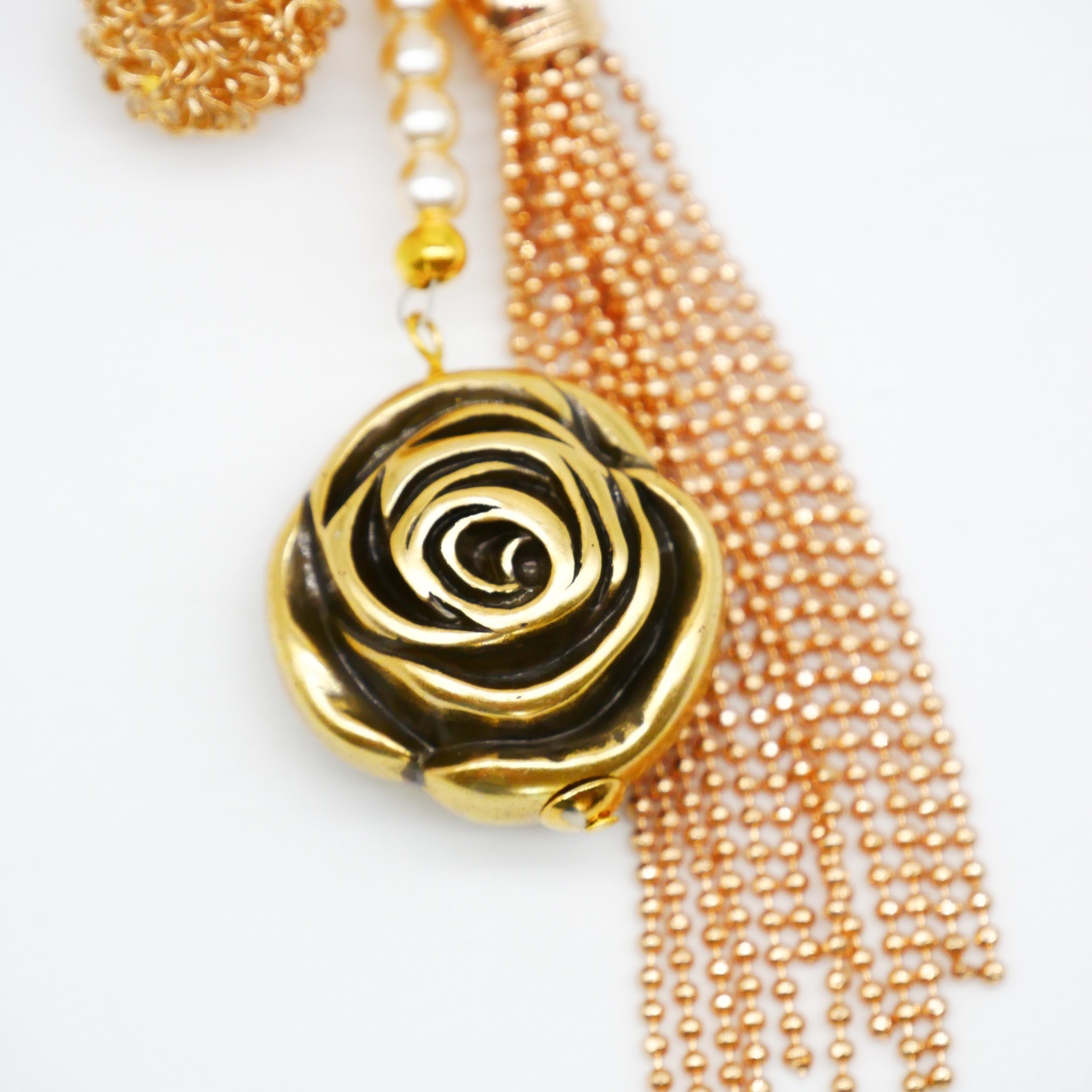 "Lucky Pendant" Anhänger, 1 Strang mit Blumenperle, Metallquaste und Metallperle "Lucky Pendant" Anhänger, 1 Strang mit Blumenperle, Metallquaste und Metallperle