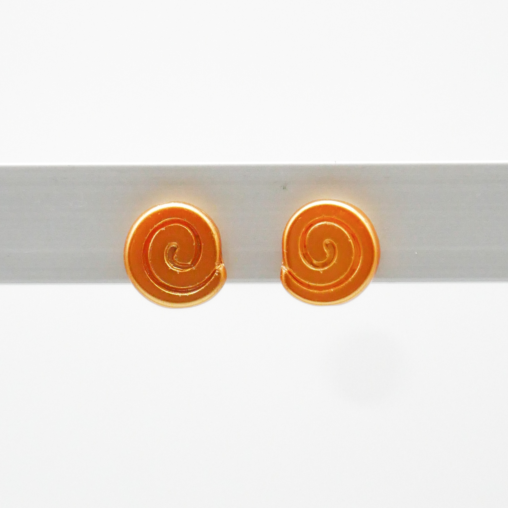  "Shell" Ohrclip kleine Glasschnecke sand