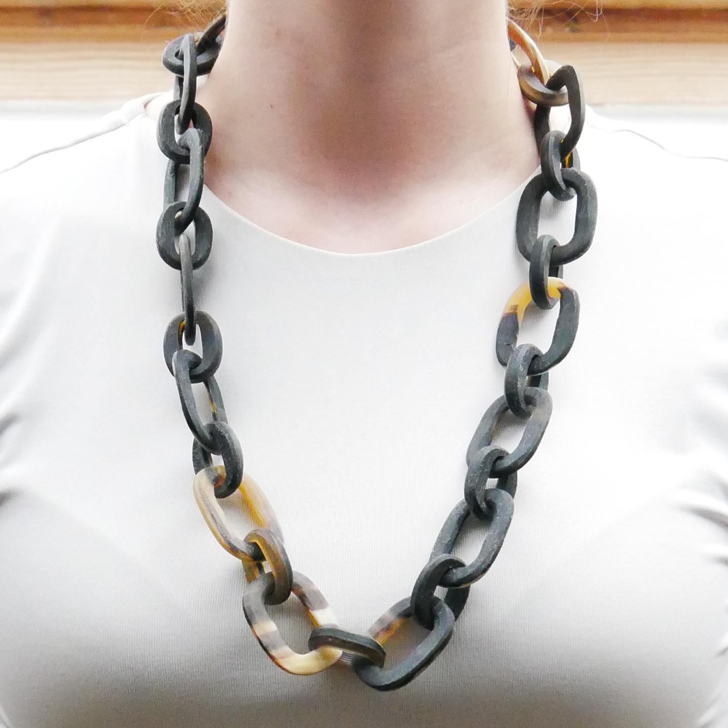  "Craft-Art", kurze Kette ca. 75 cm verschiedene abgerundete Rechtecke, marble Horn matt 
