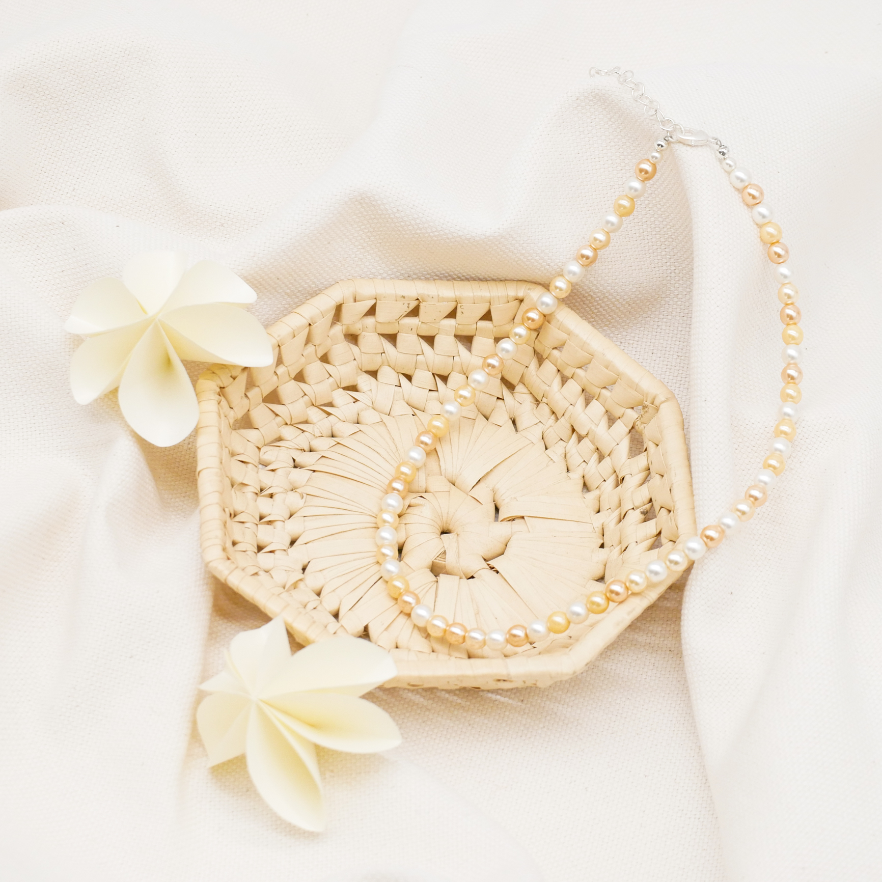 Short pearl necklace, orange