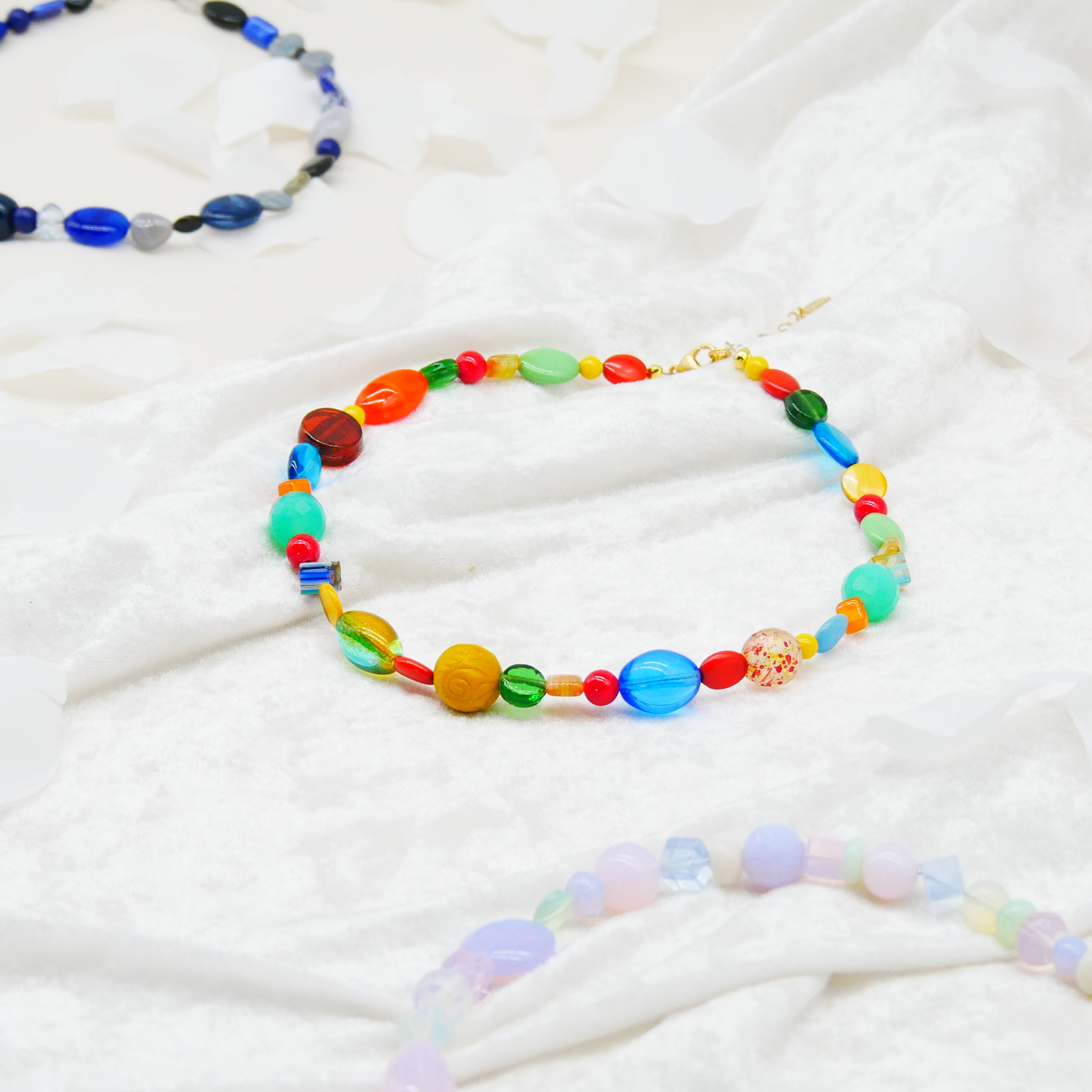 "Summer Feeling",  Kette aus verschiedenen Formen, Glas- und Resin Perlen, multicolor 