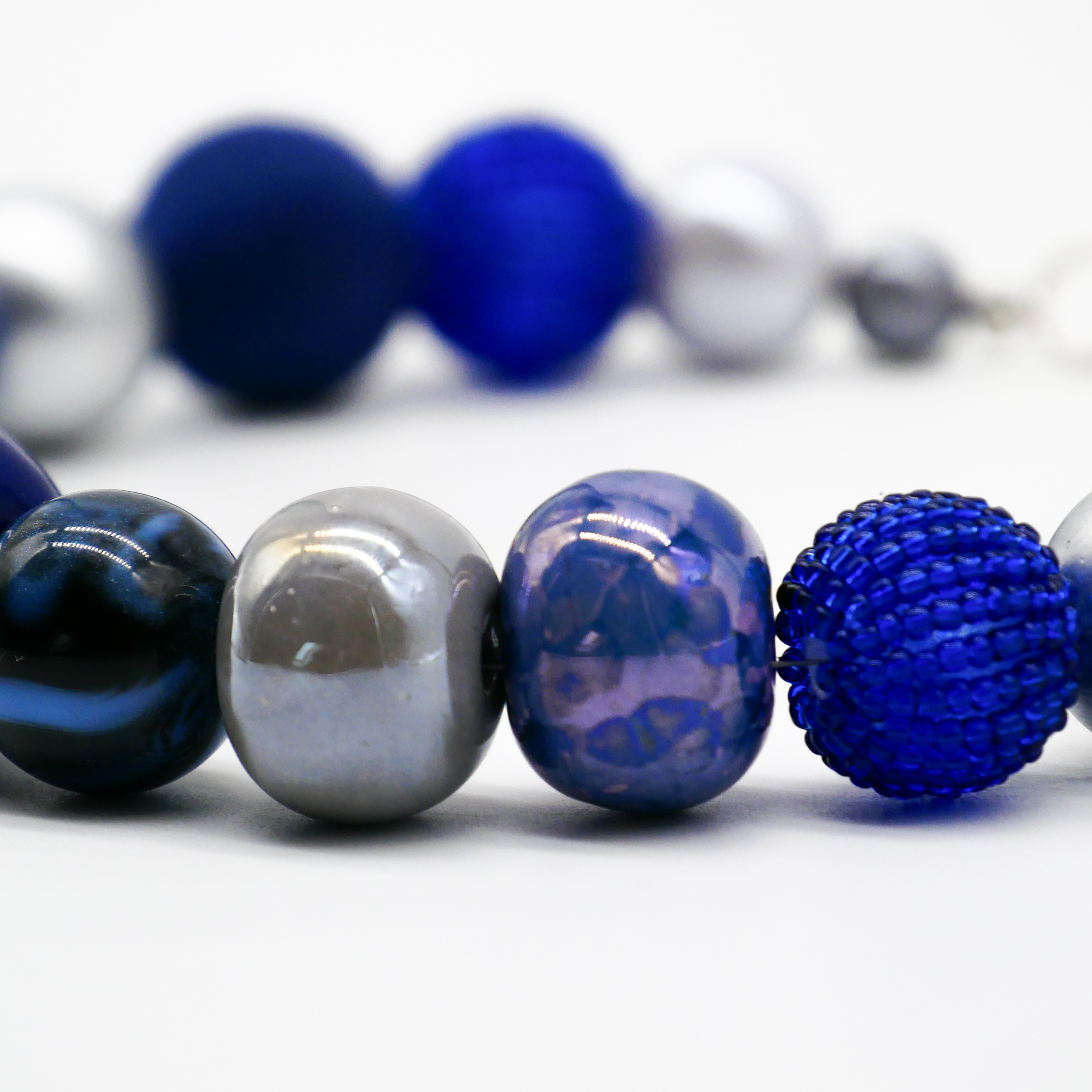 "Bollywood" Kette Ø ca. 20 mm, blau-silber