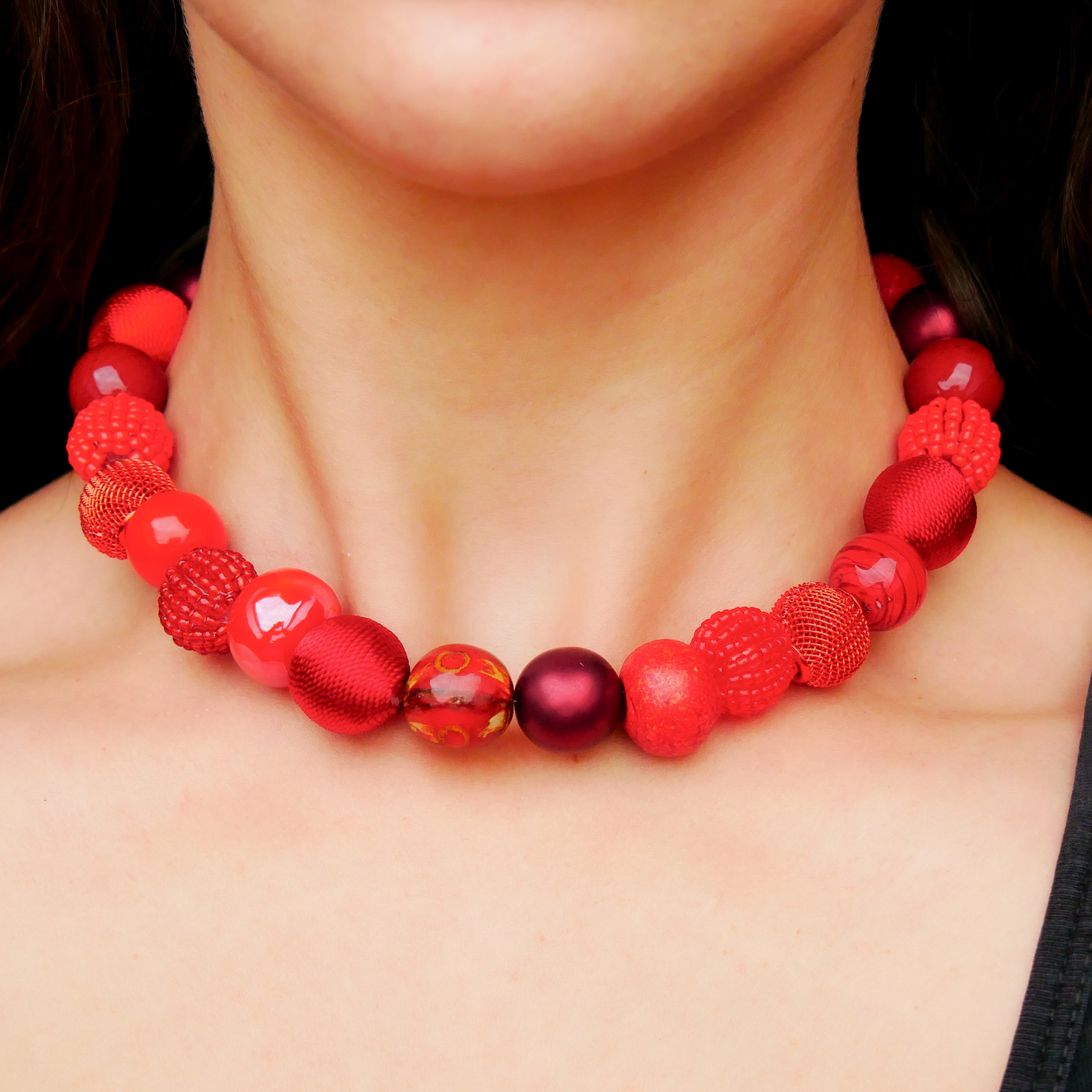 "New Bowls" necklace, bordeaux